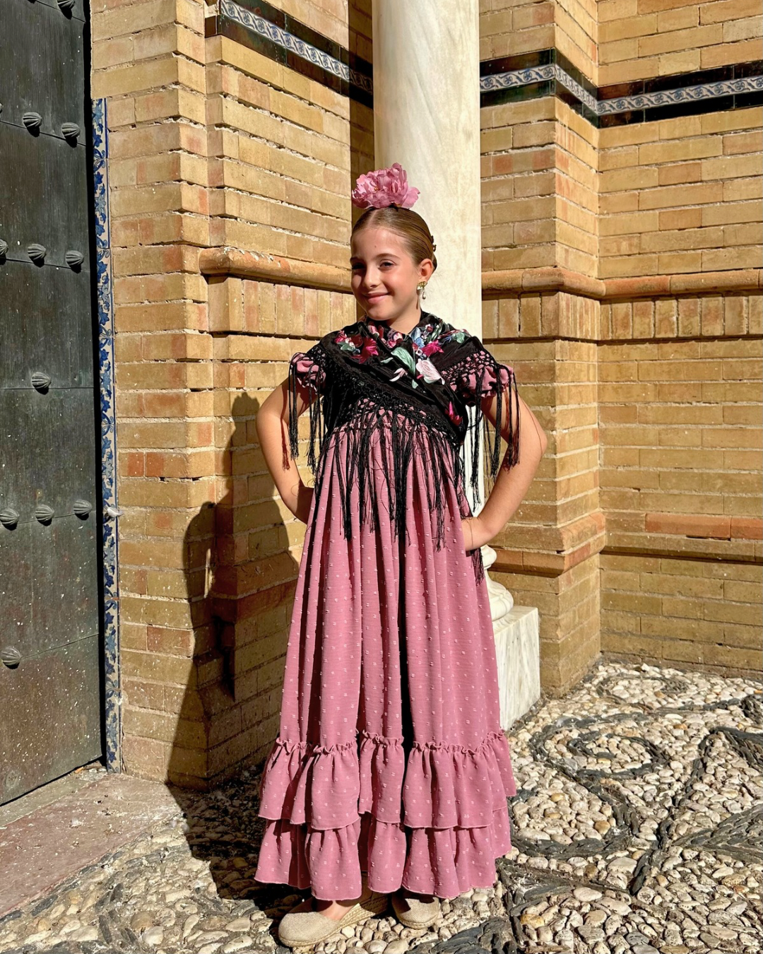 Bata_de_flamenca_plumeti_color_rosa_maquillaje_de_nina