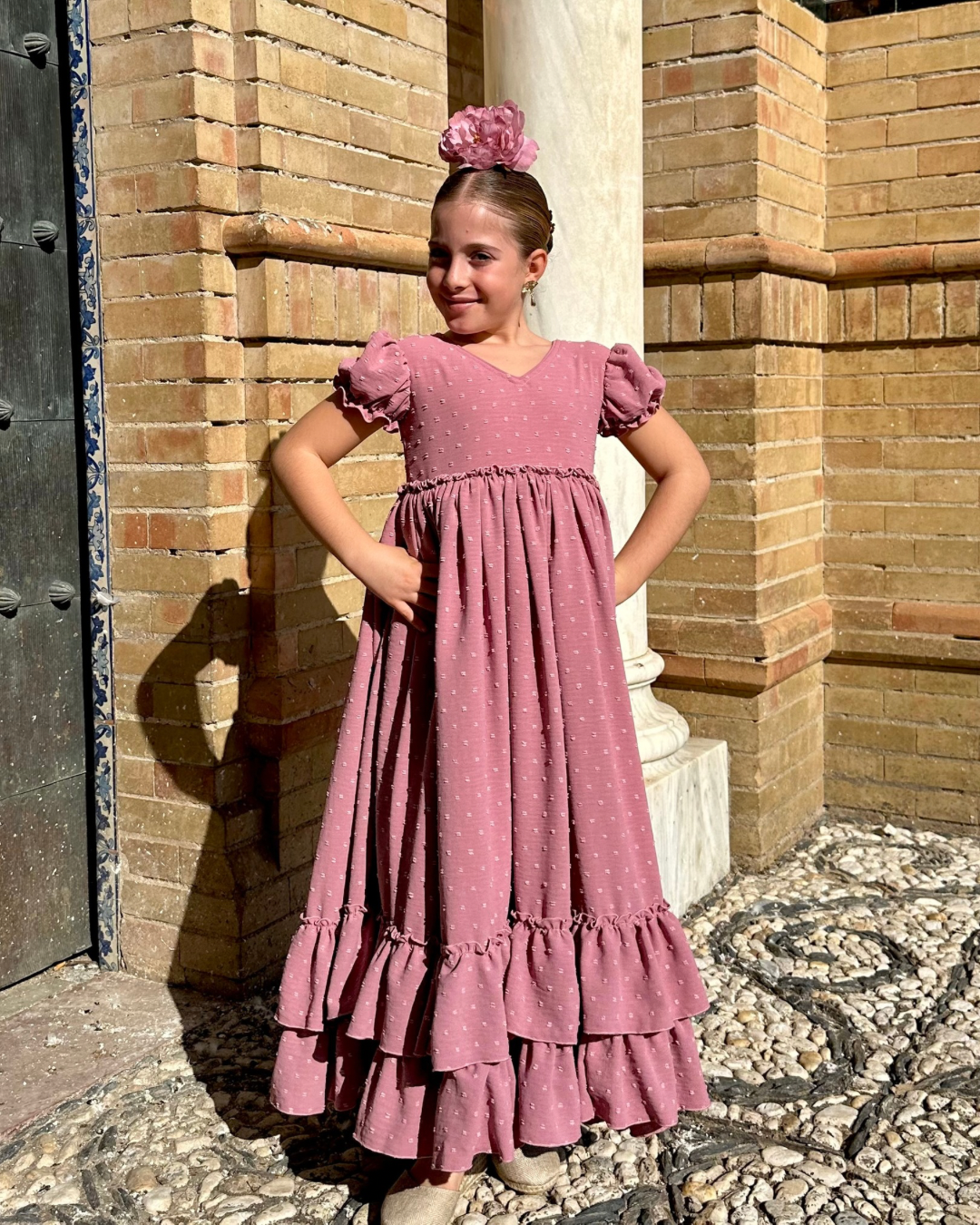 Bata de flamenca plumeti color rosa maquillaje