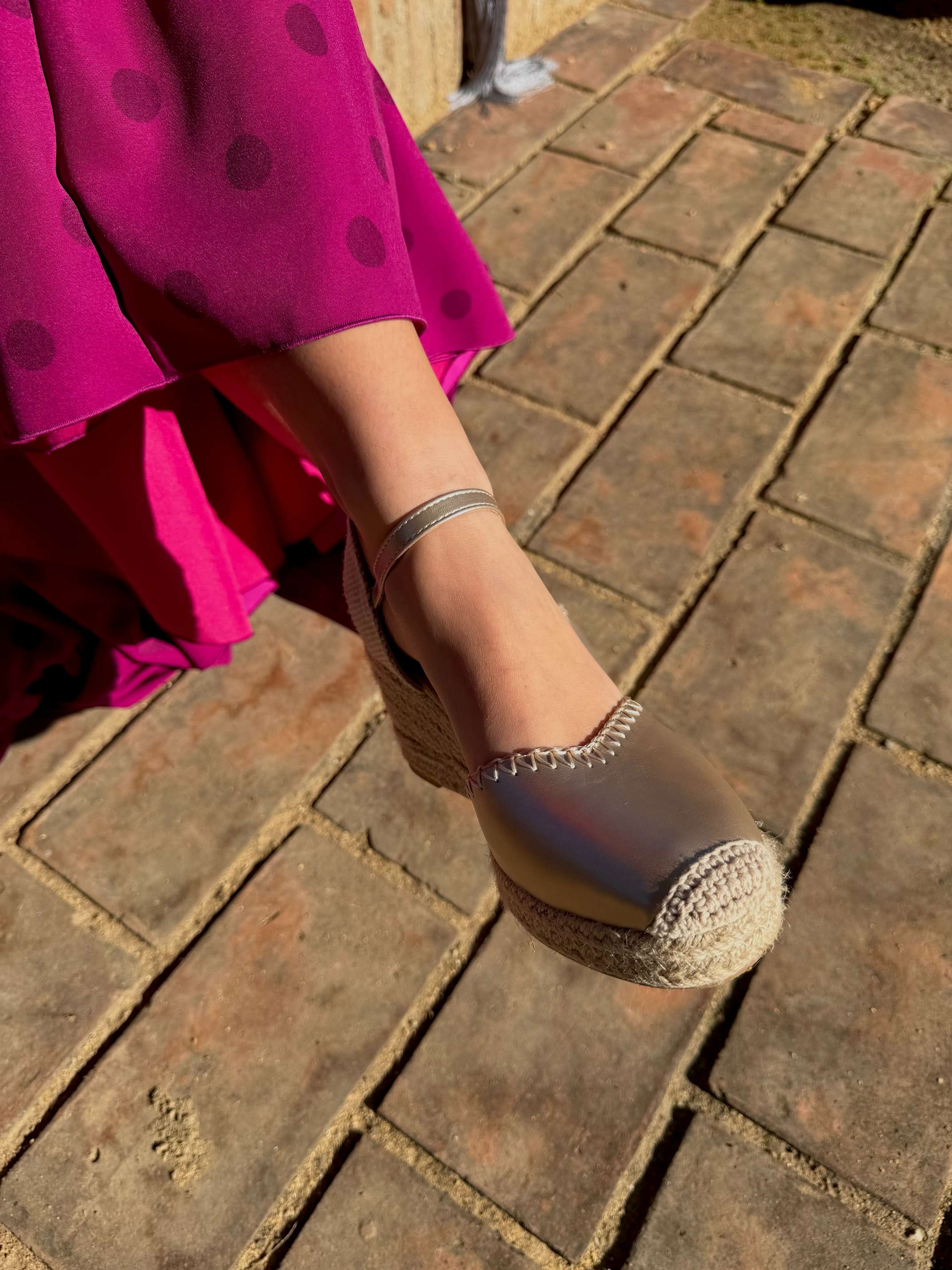 Alpargata esparto zapato de flamenca color dorado