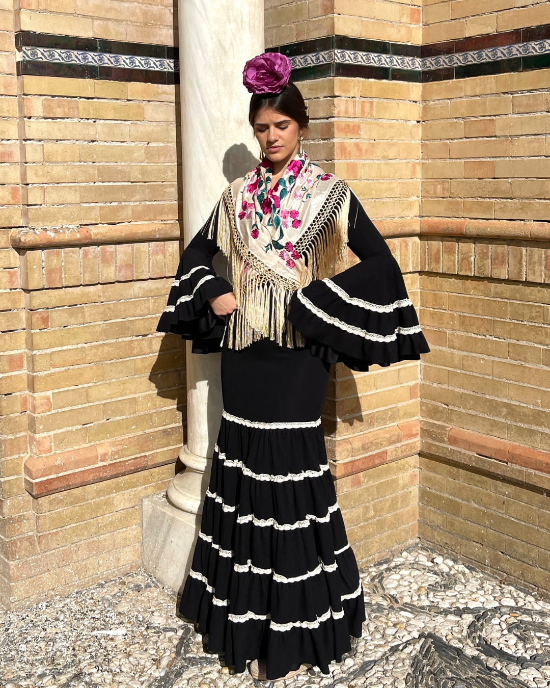 Traje de flamenca canastero negro con adorno de encaje