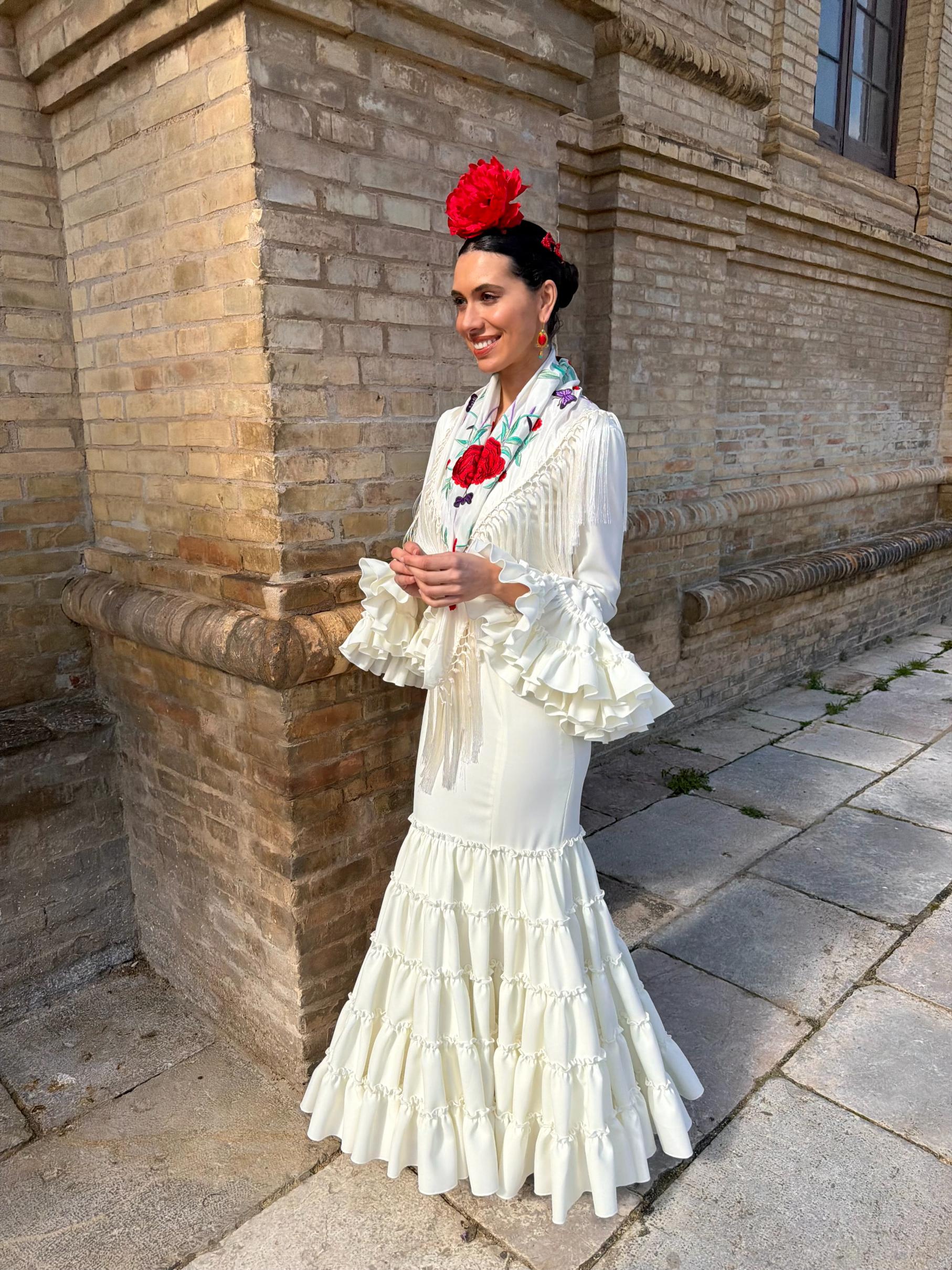 Traje de flamenca blanco roto canastero con repulgo