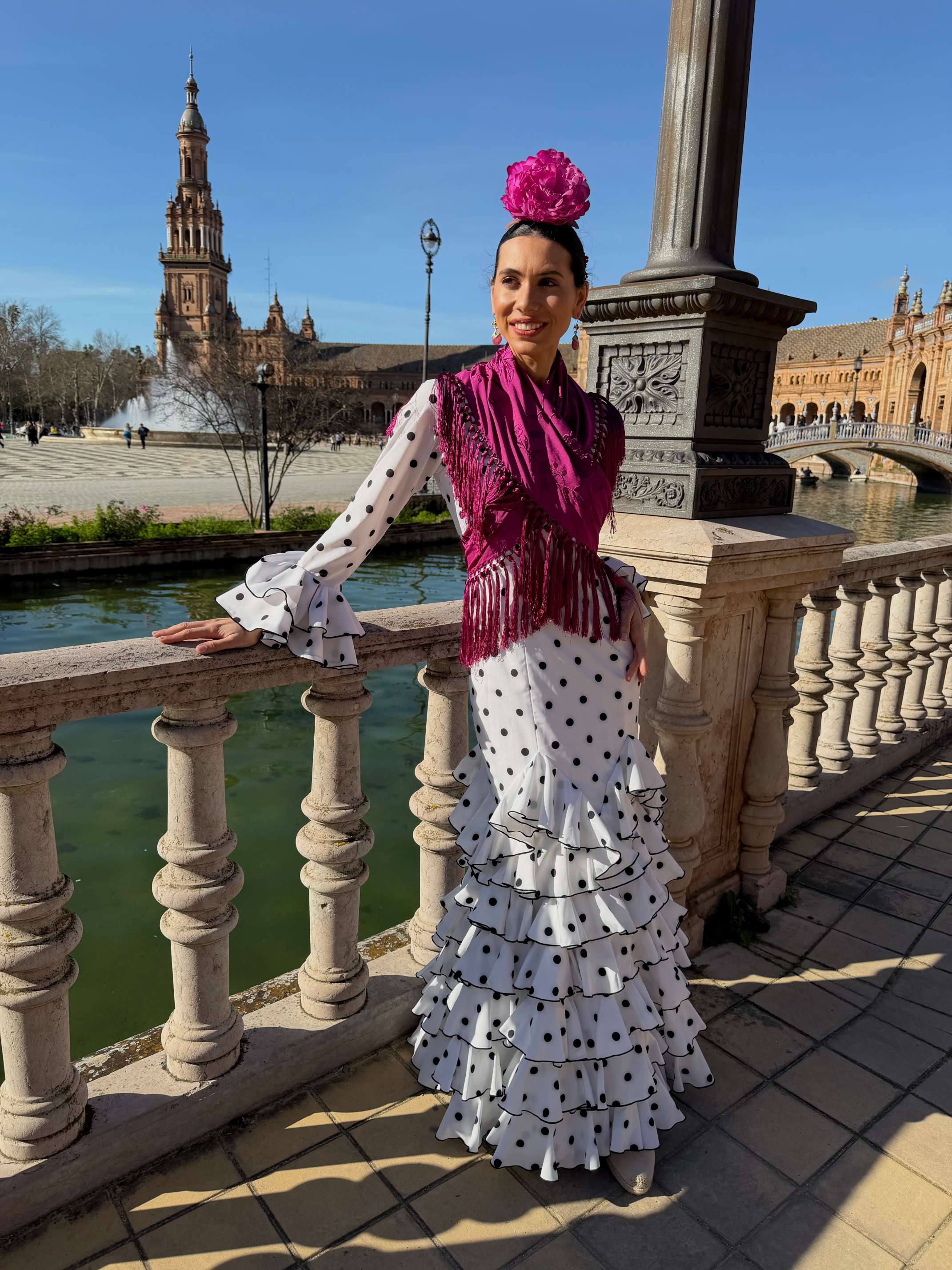 Traje de Flamenca Multivolantes Picos Blanco lunar negro