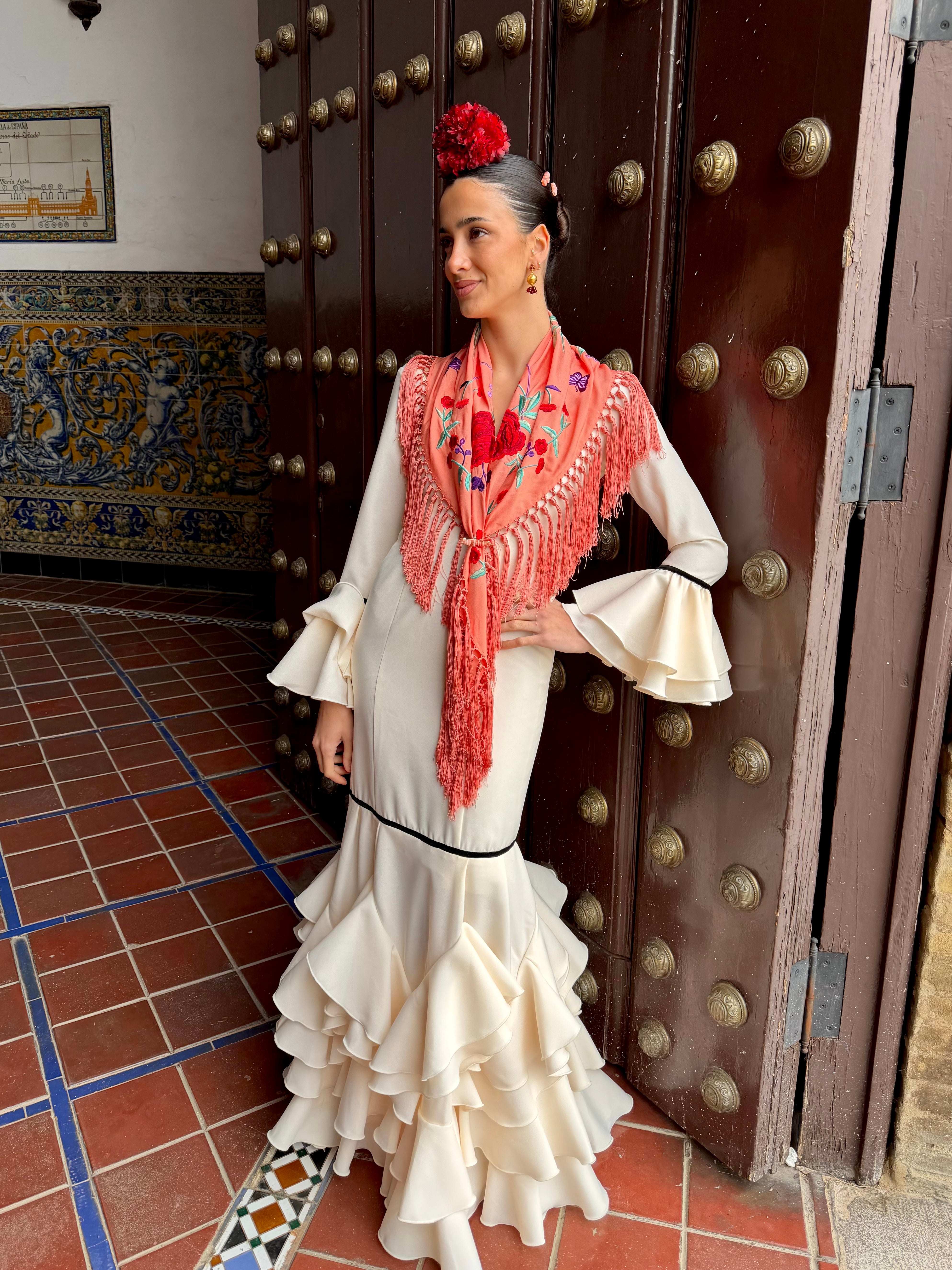 Traje de flamenca volantes zig zag beige