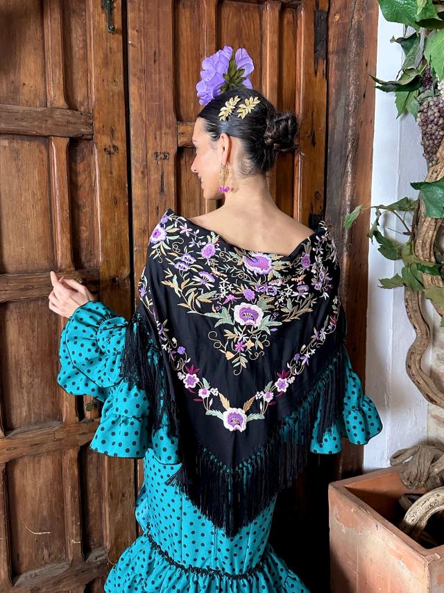 Mantoncillo de seda 'Brisa del Sur' Flores Malvas Negro