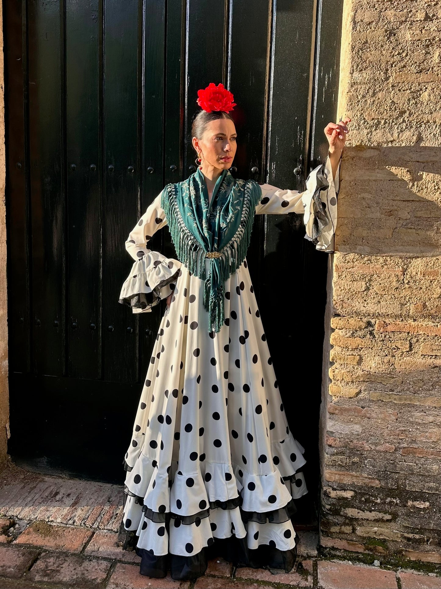 Bata Romería Adorno Tul Beige Lunar Negro