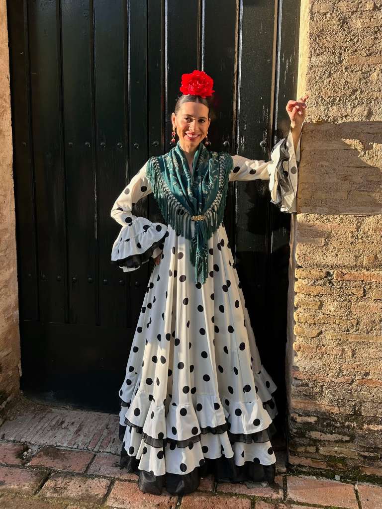 Bata Romería Adorno Tul Beige Lunar Negro