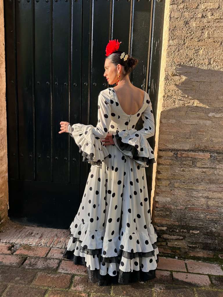 Bata Romería Adorno Tul Beige Lunar Negro