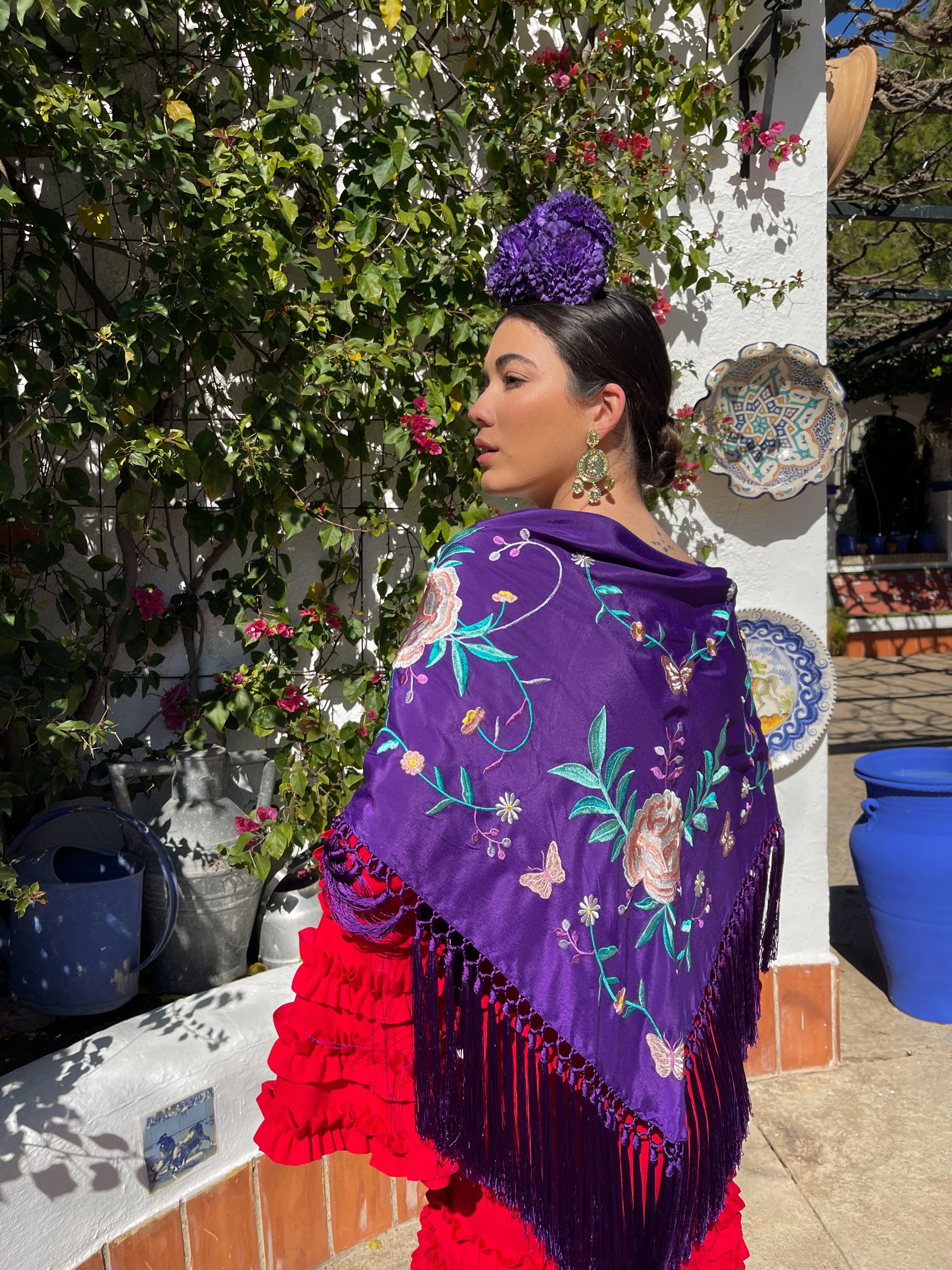 Mantoncillo 'Koralti' flecado en seda Morado con Flores Rosas