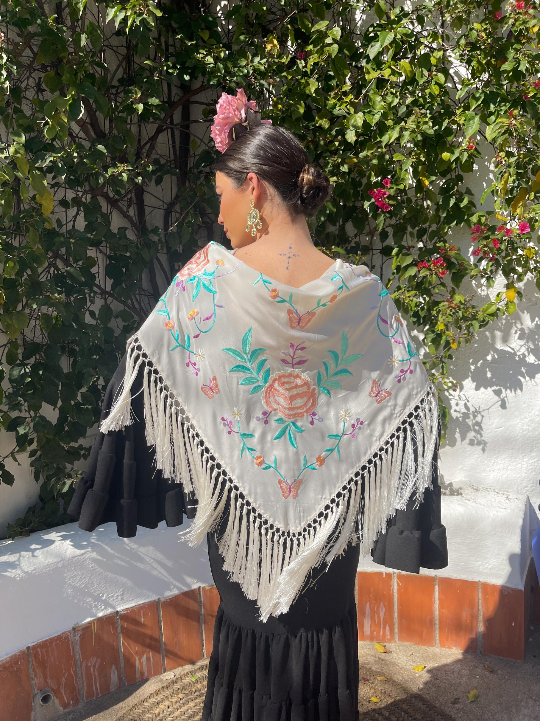 Mantoncillo 'Koralti' flecado en seda Beige con Flores Rosas