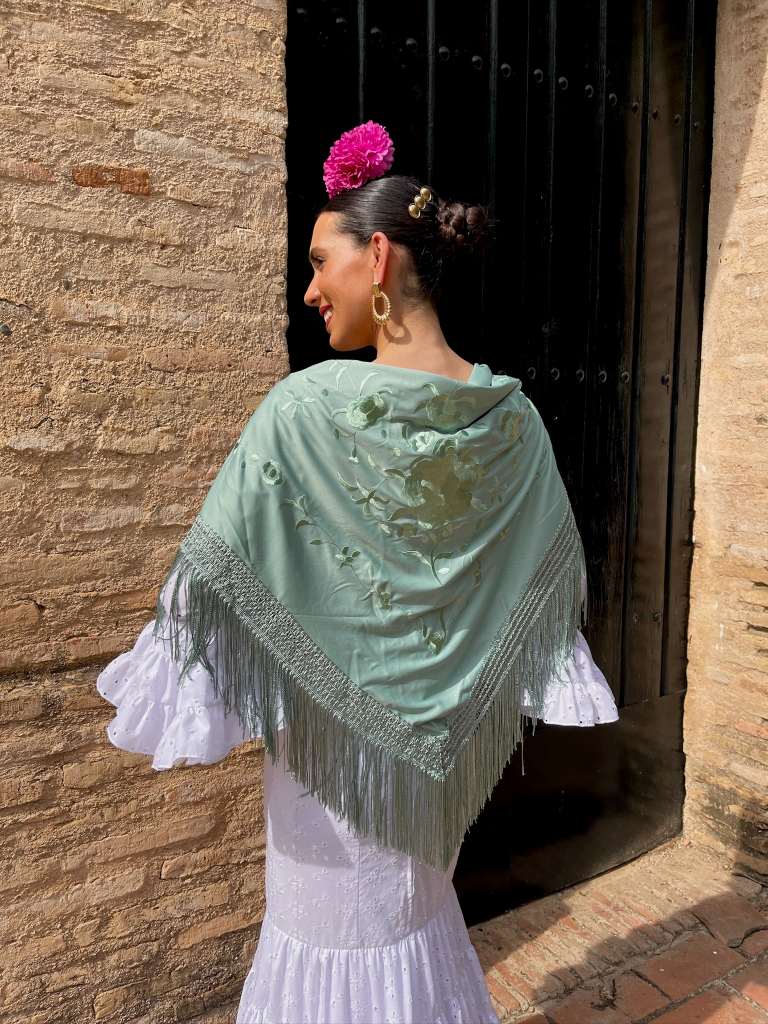 Mantón Bordado Jabonoso Monocolor