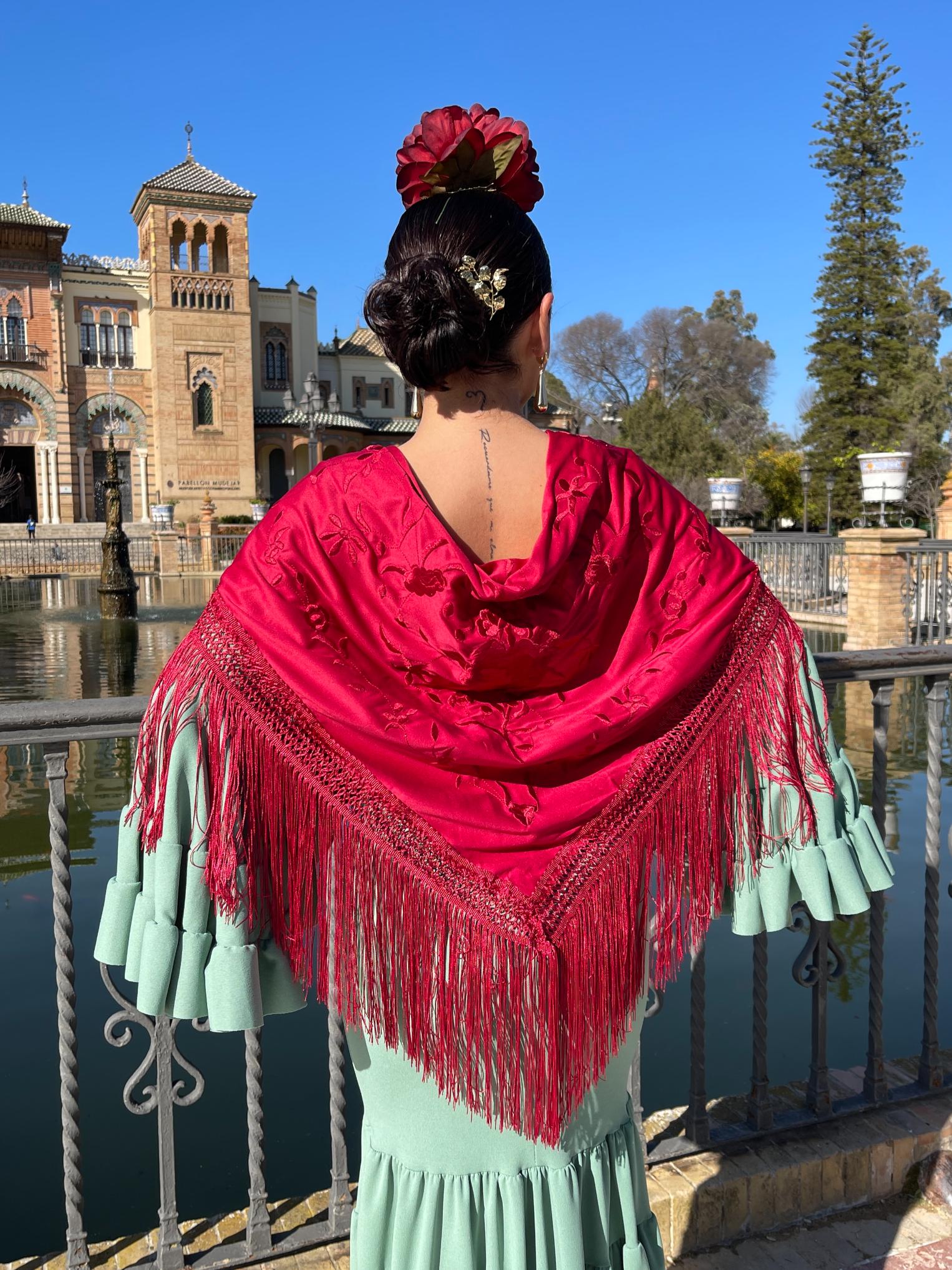 Mantón Bordado Burdeos Monocolor