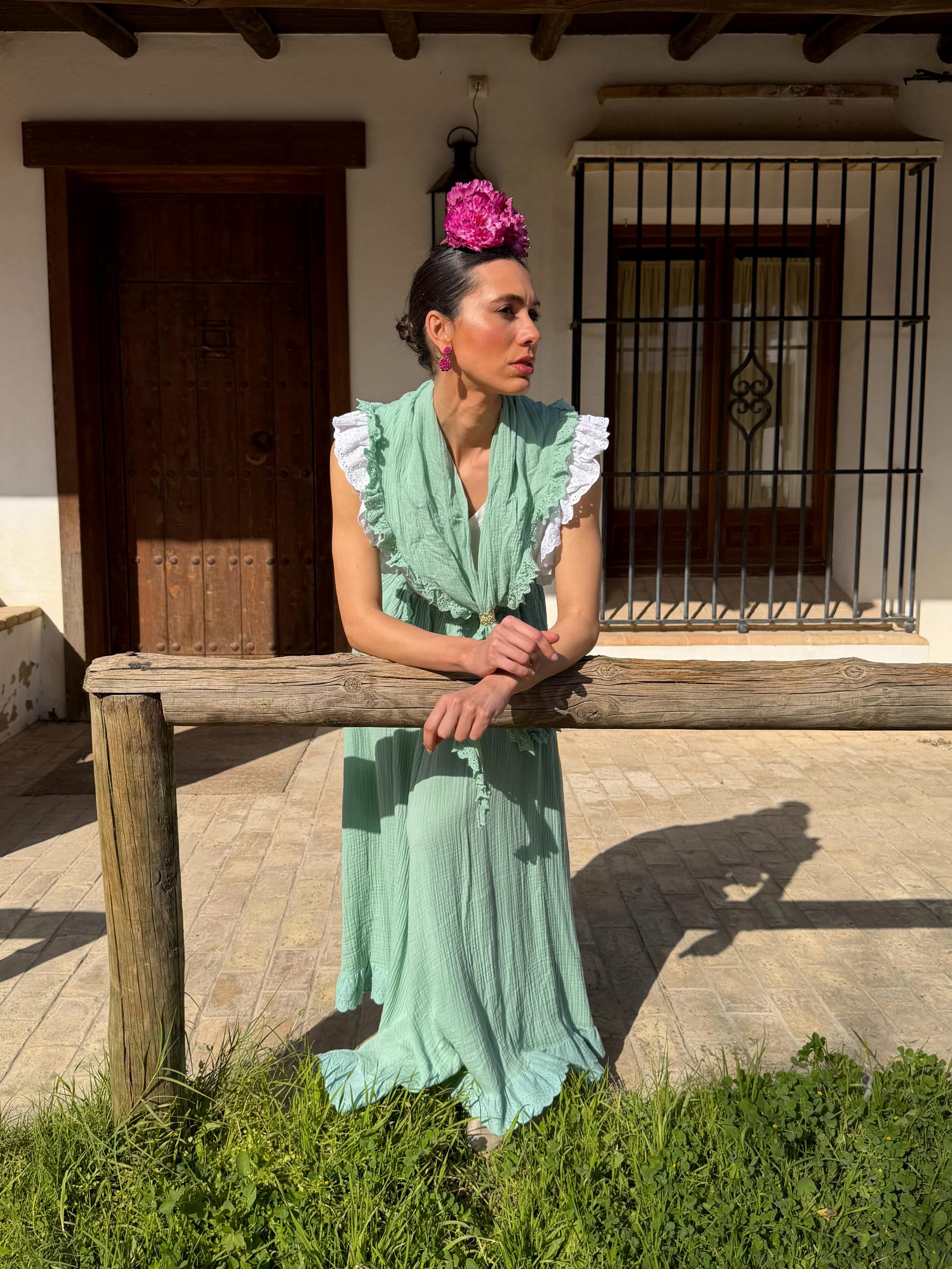 Conjunto de Romería de Falda y Piquillo Bambula Tira Bordada Verde Jabonoso