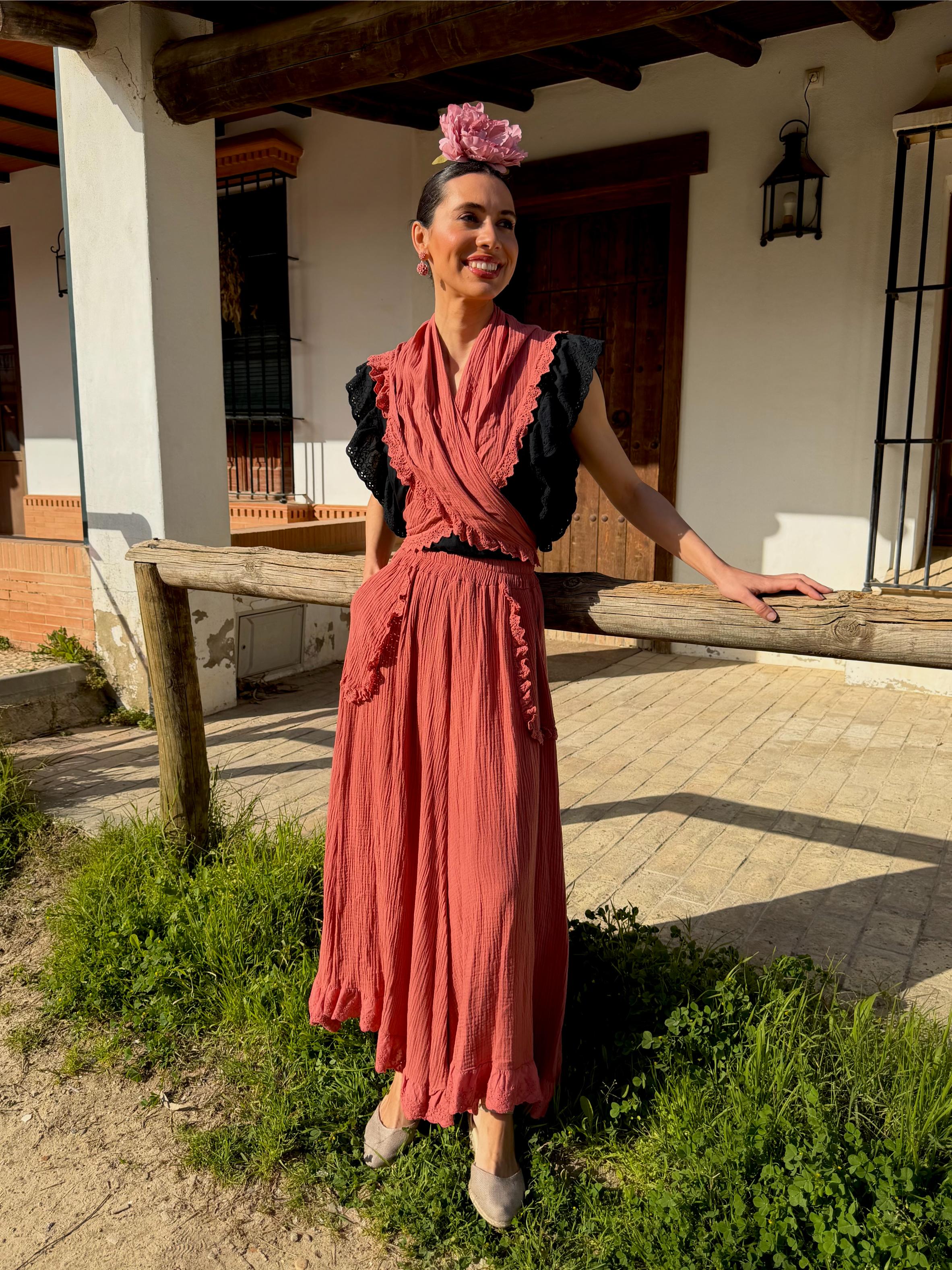 Conjunto de Romería de Falda y Piquillo Bambula Tira Bordada Caldera