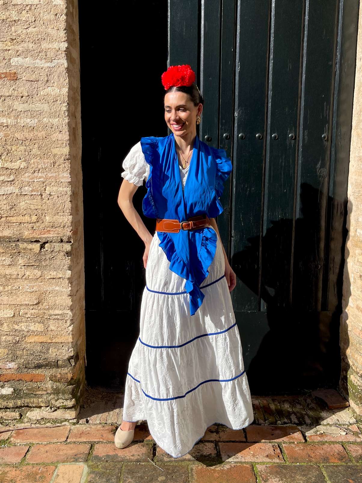 Falda de Romería Perforada con Cinta Azul