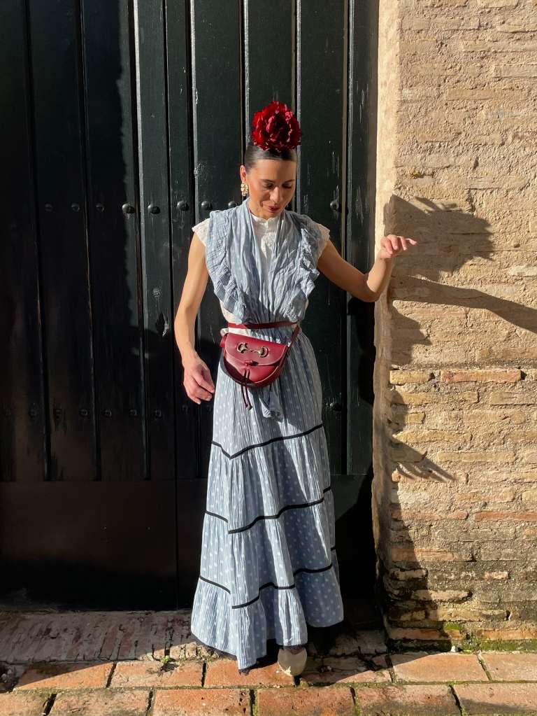 Conjunto de Falda y Piquillo de Romería Bambula con Lunares Celeste