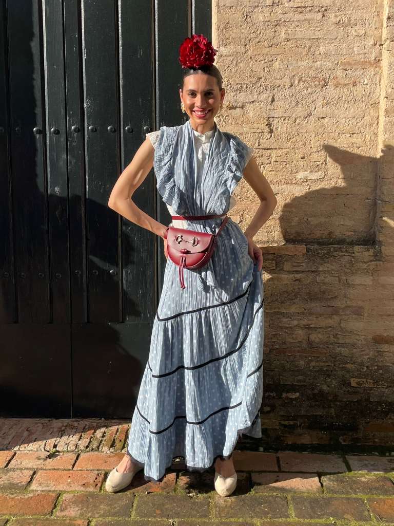 Conjunto de Falda y Piquillo de Romería Bambula con Lunares Celeste