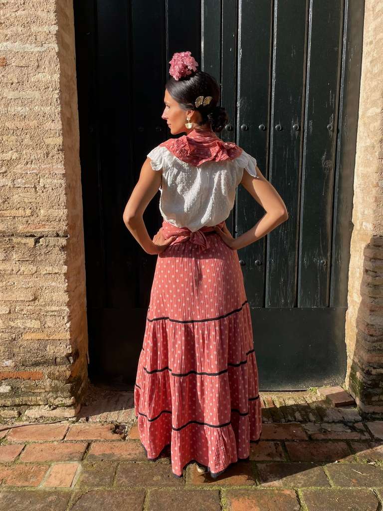Conjunto de Falda y Piquillo de Romería Bambula con Lunares Caldera