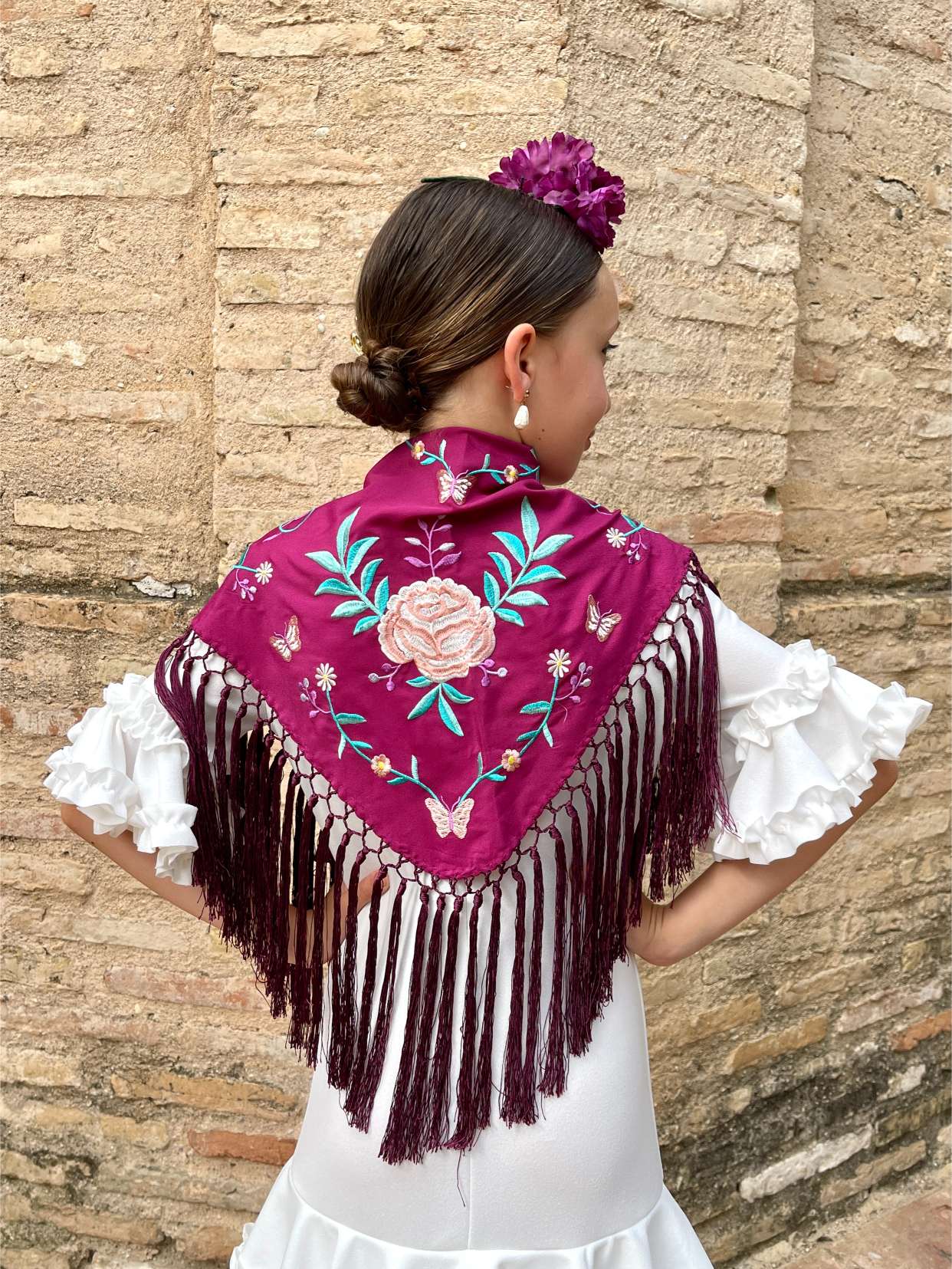 Mantoncillo 'Koralti' de niña flecado en seda Frambuesa con flores Rosas