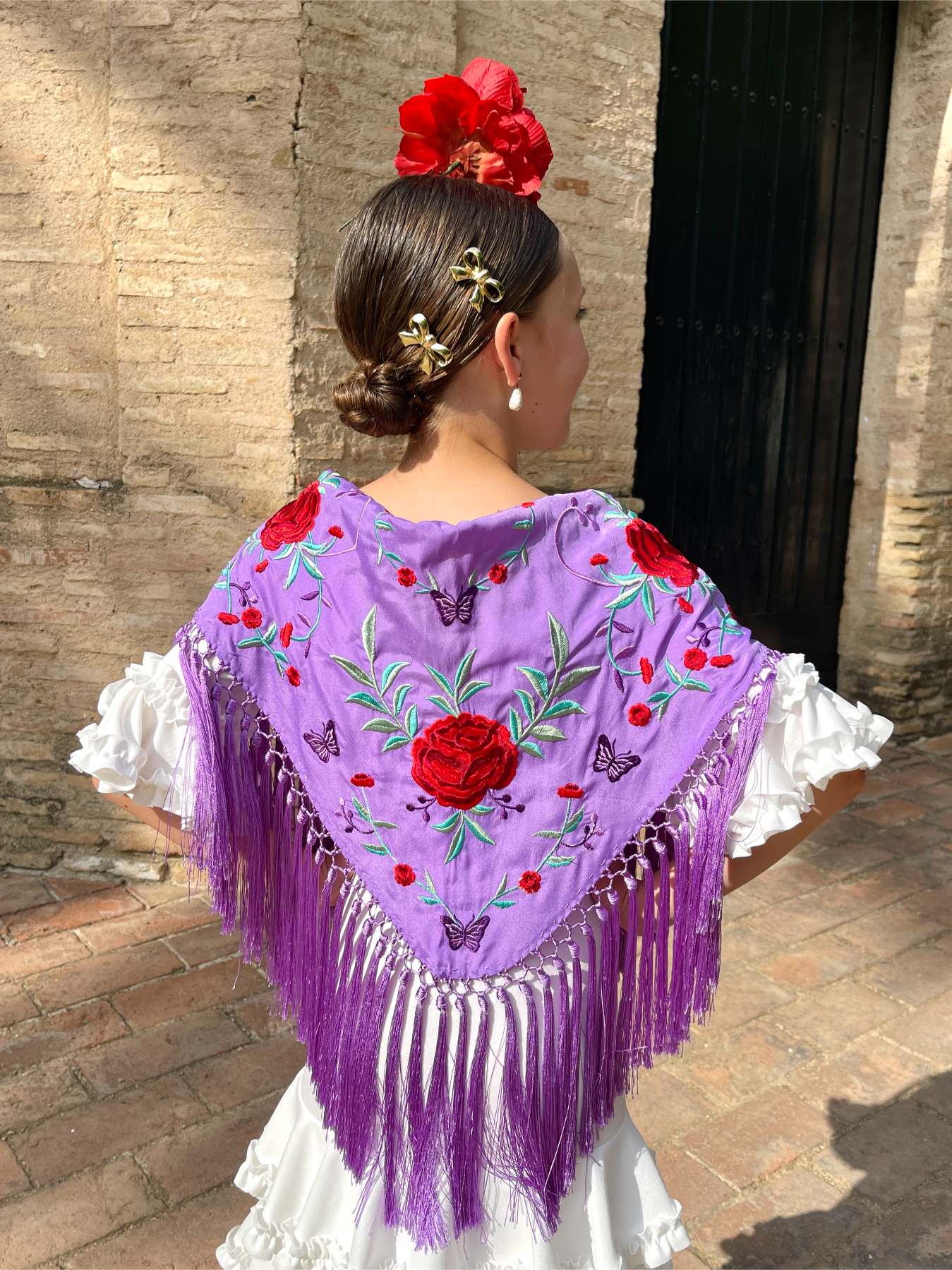 Mantoncillo 'Koralti' de niña flecado en seda Malva flores Rojas