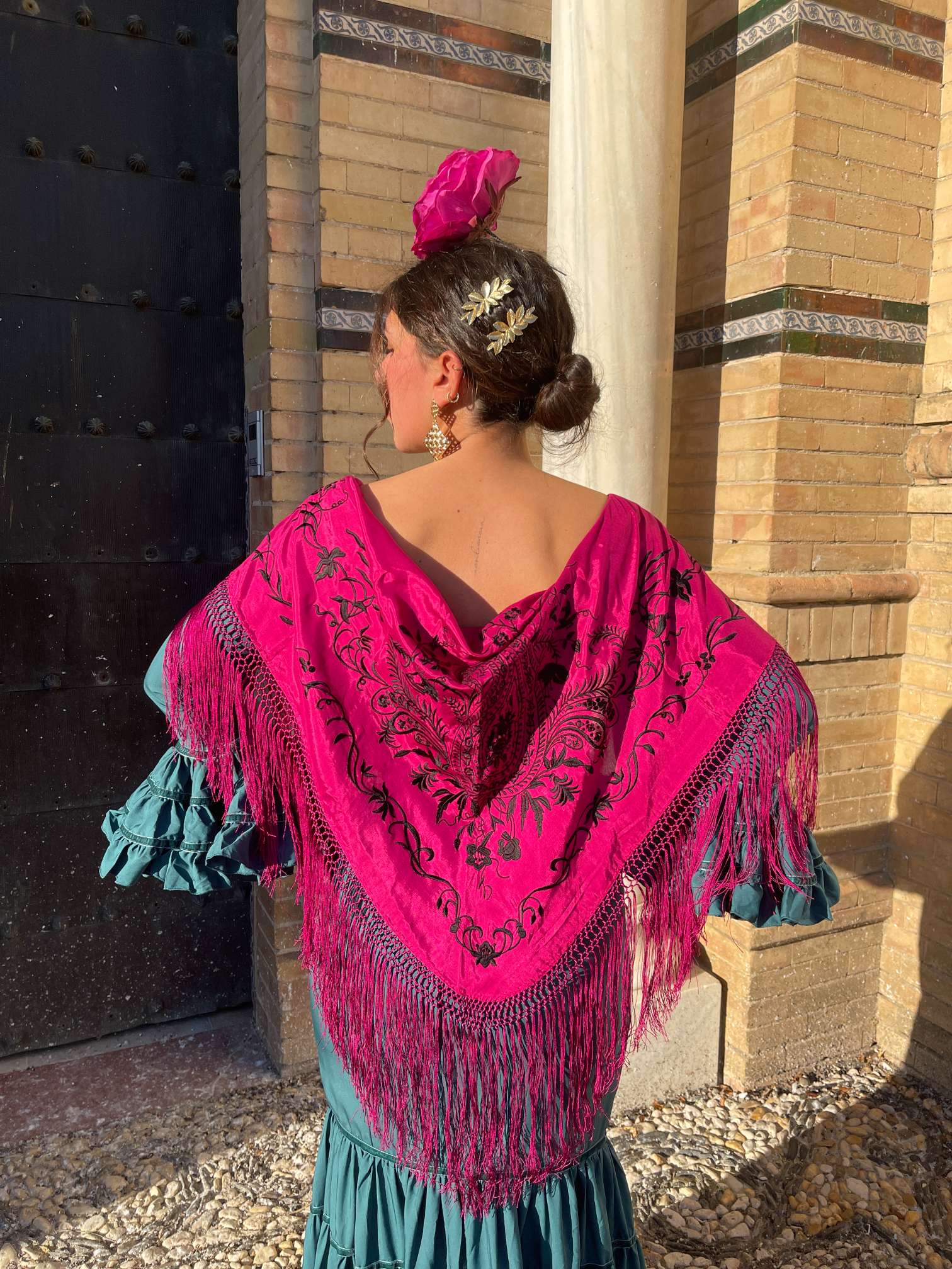 Mantoncillo buganvilla bordado negro