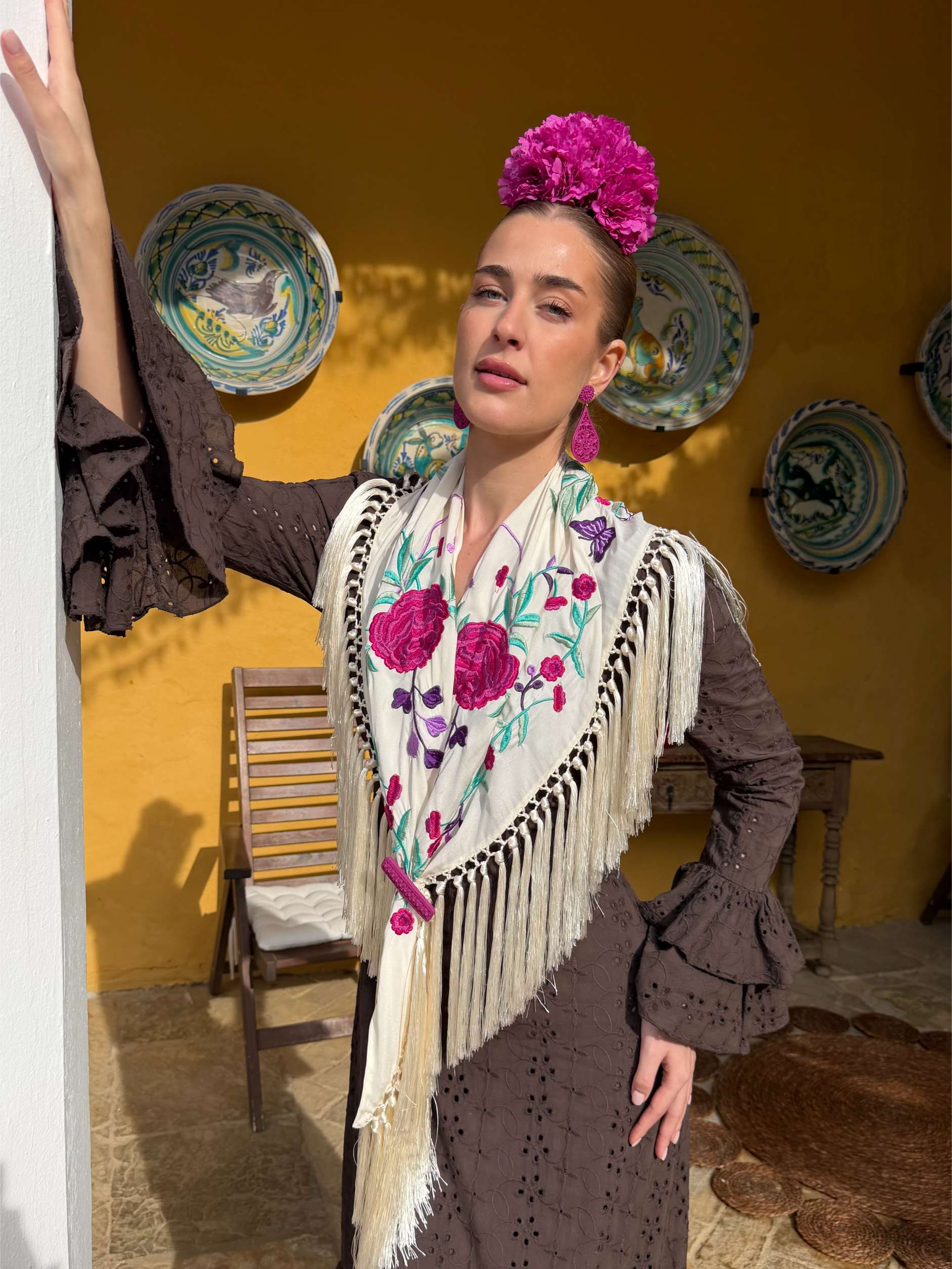 Mantoncillo de flamenca 'Koralti' Beige bordado Buganvilla