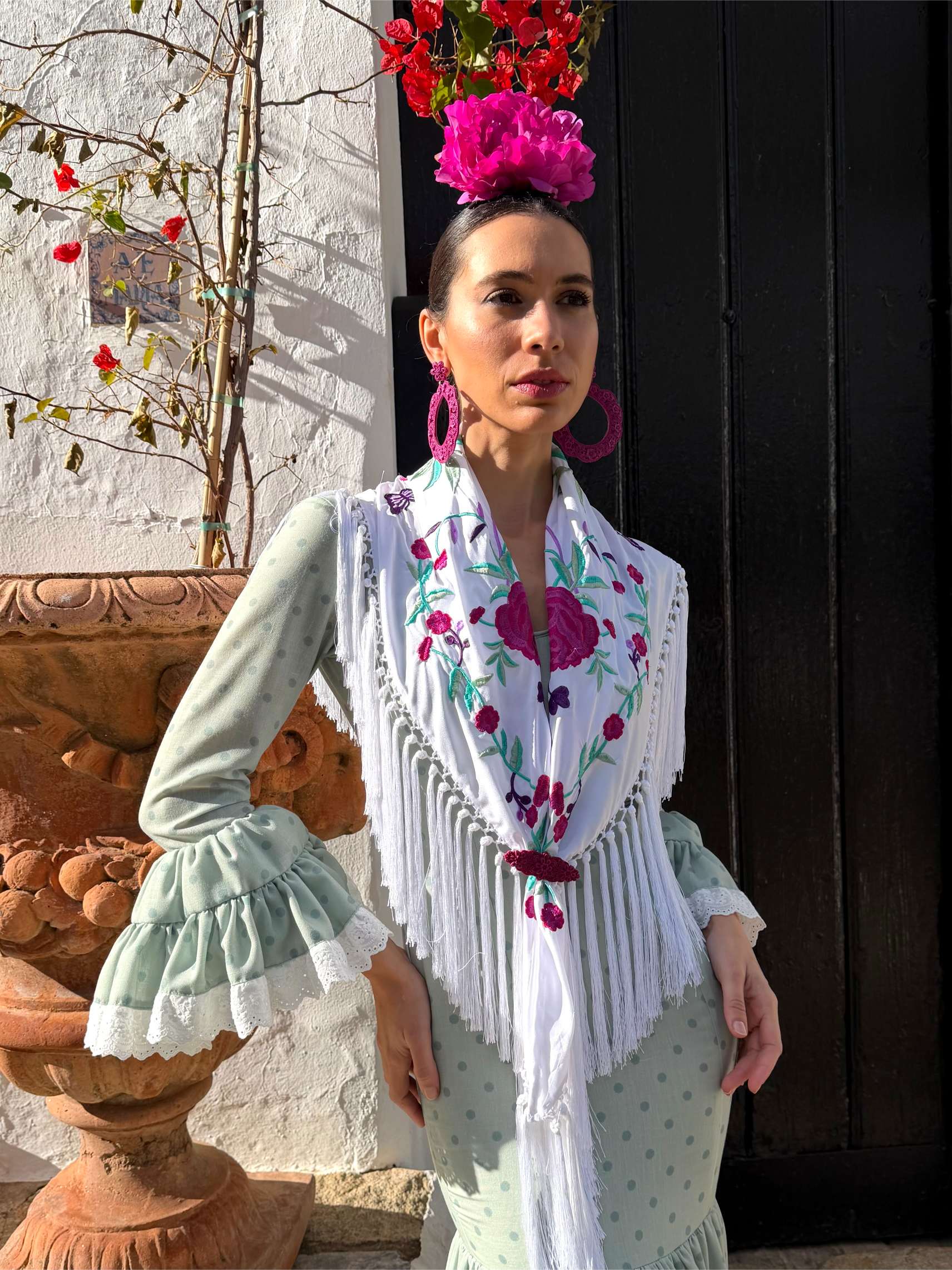 Mantoncillo de flamenca 'Koralti' Blanco con Flores Buganvilla