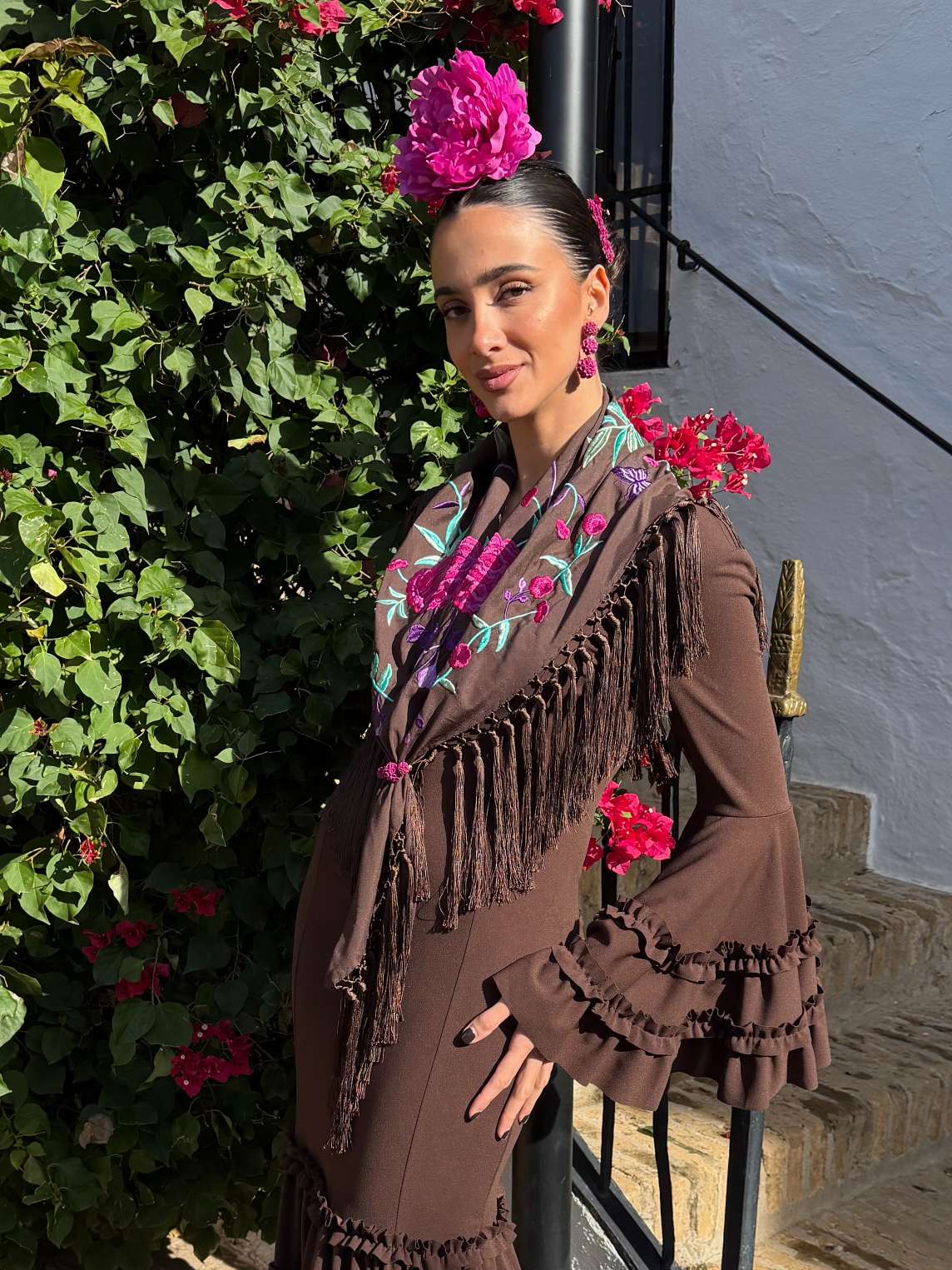 Mantoncillo de flamenca 'Koralti' Marrón Chocolate bordado Buganvilla