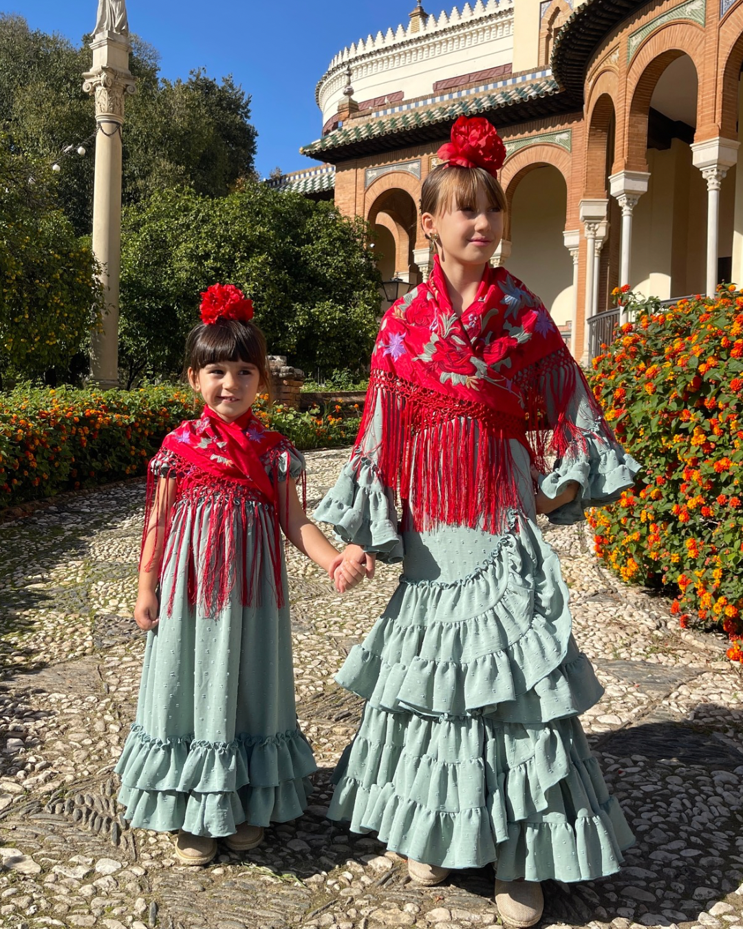 Mantoncillo de seda para niña de color rojo