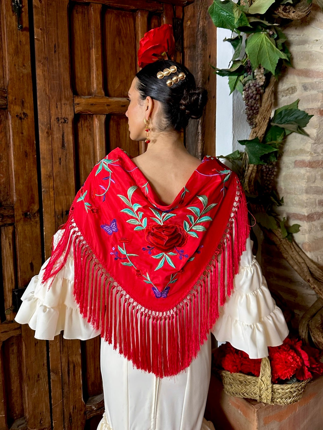 Mantoncillo flecado en seda Rojo con Flores Rojas