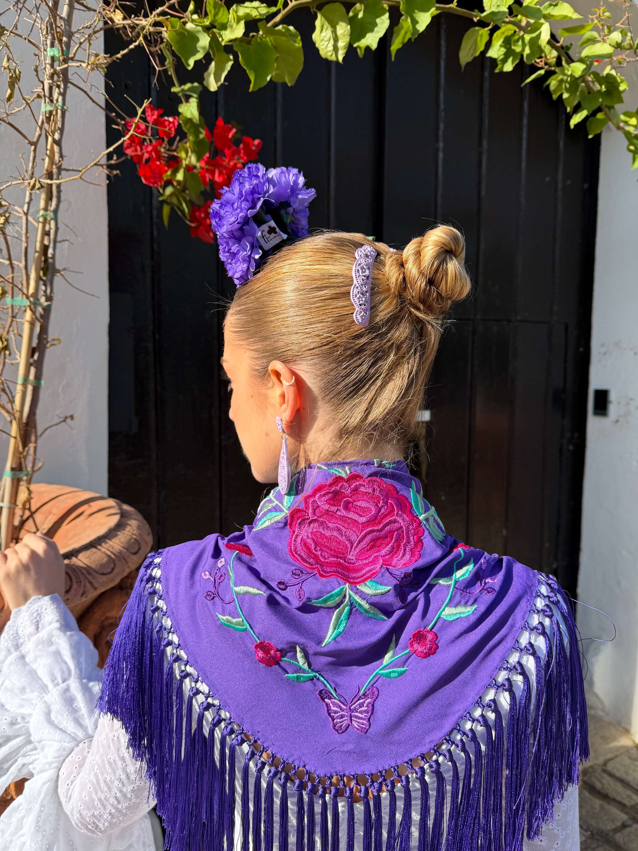 Peinecillo de flamenca Flores Troqueladas Malva