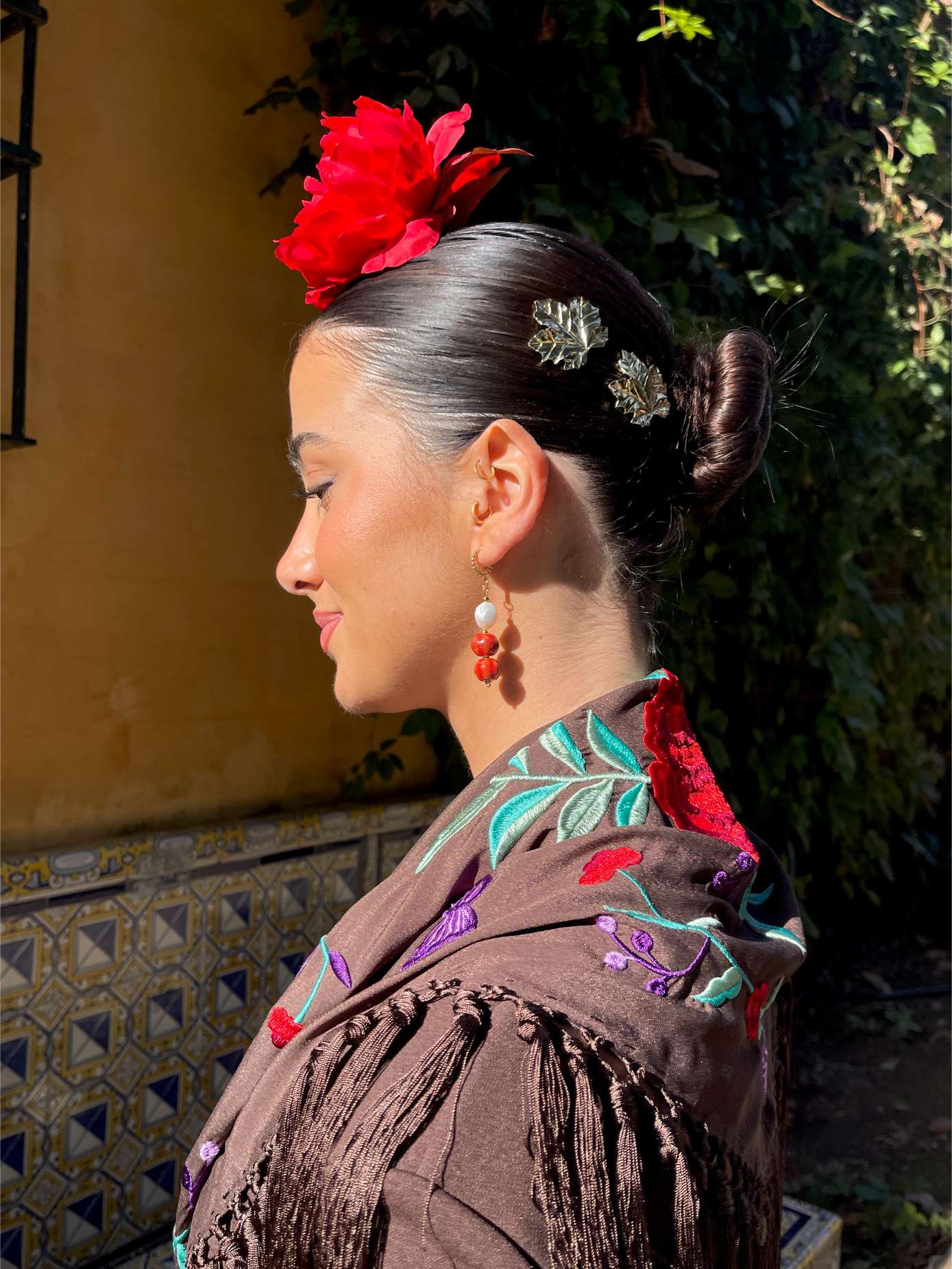 Pendientes de flamenca dorados nácar y cerámica rojo