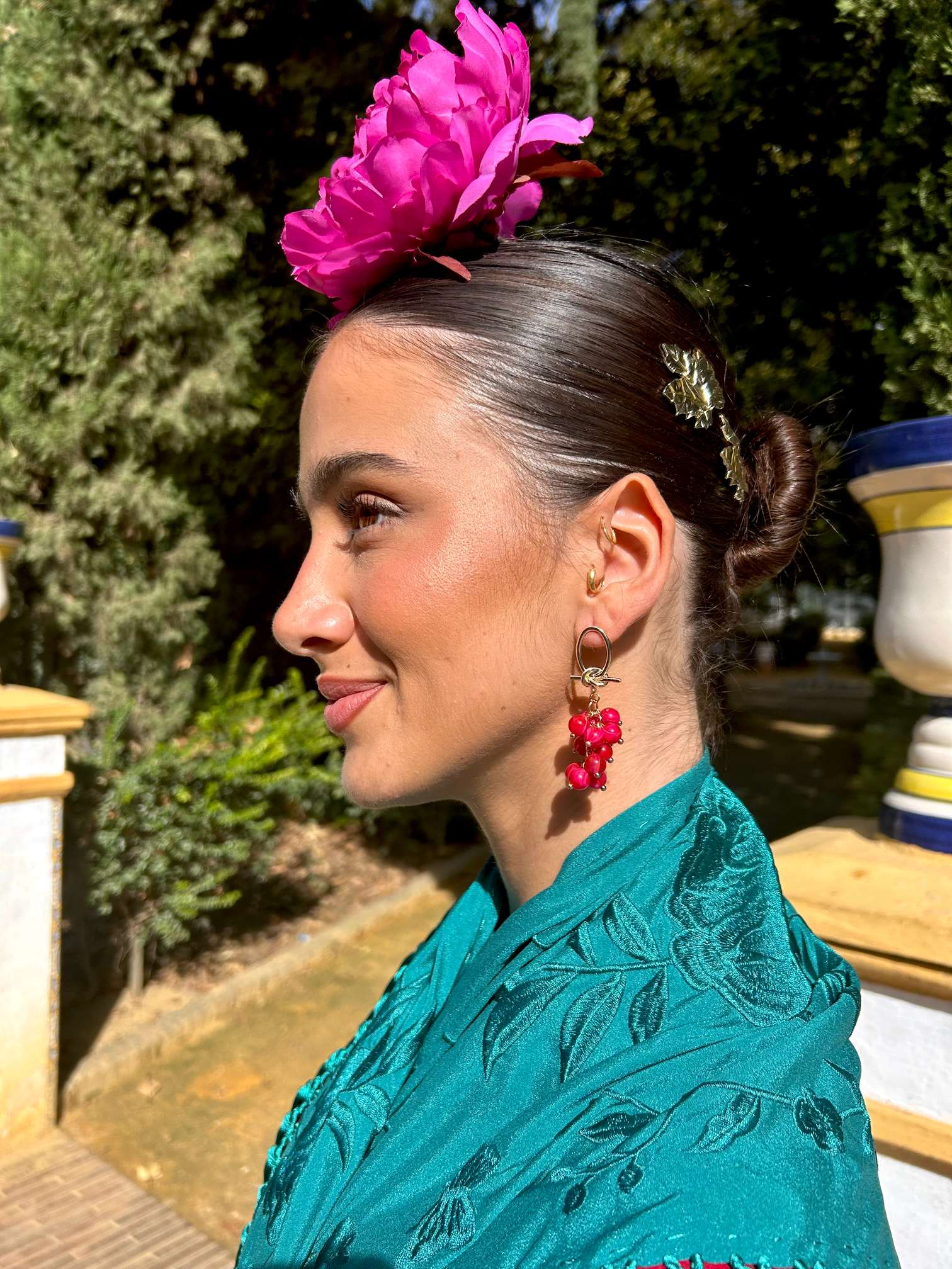 Pendientes de flamenca dorados perlas buganvilla