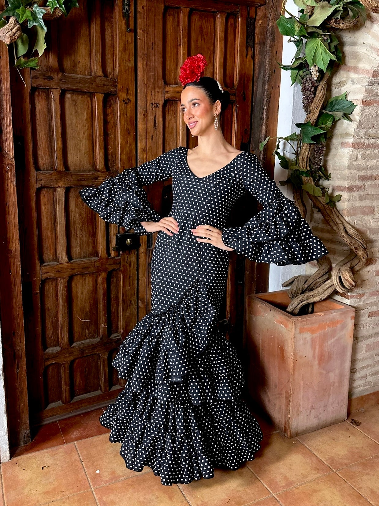 Traje de Flamenca Strech Negro con Lunar Blanco