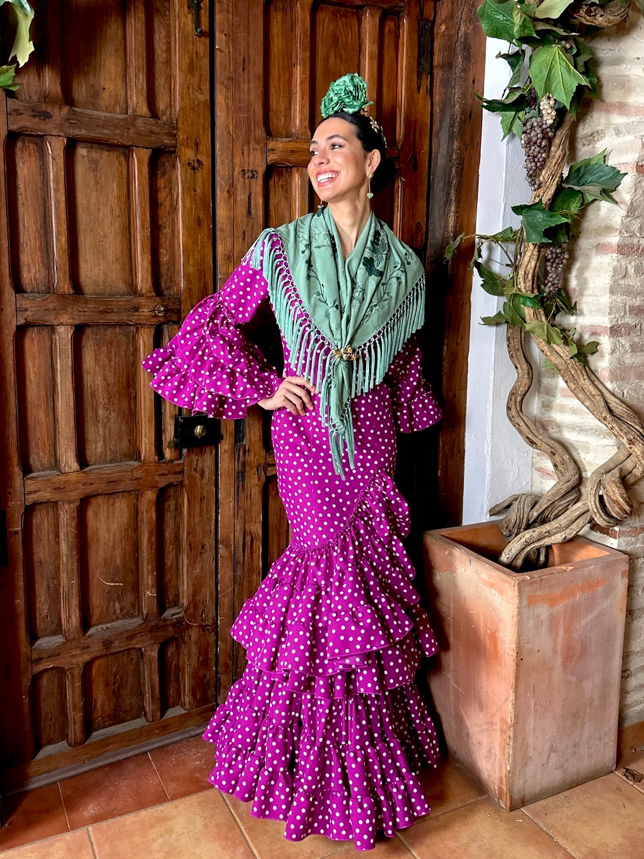 Traje de Flamenca Strech Volante Subida Buganvilla con Lunar Blanco