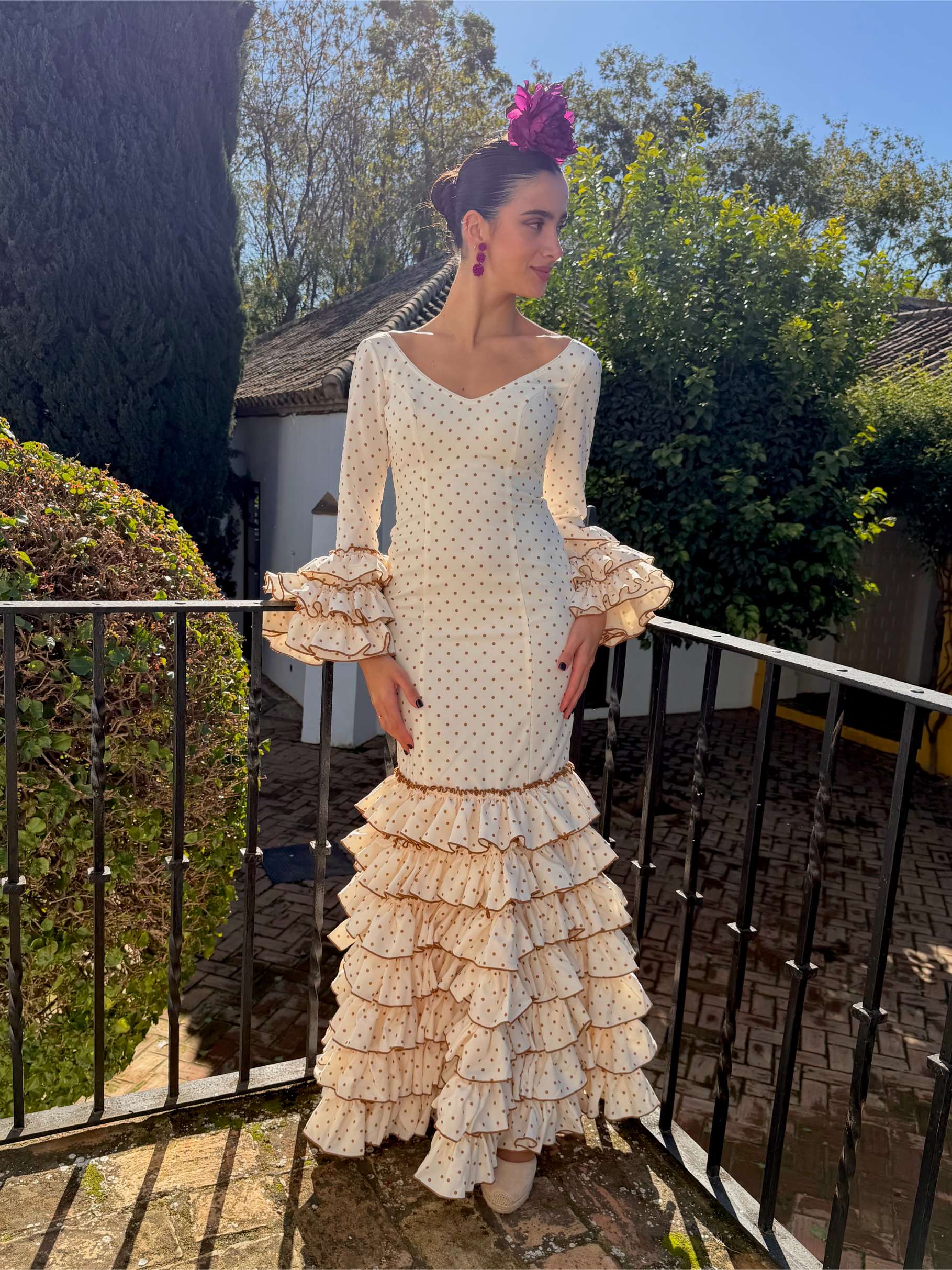 Traje de flamenca Beige volantes con lunares