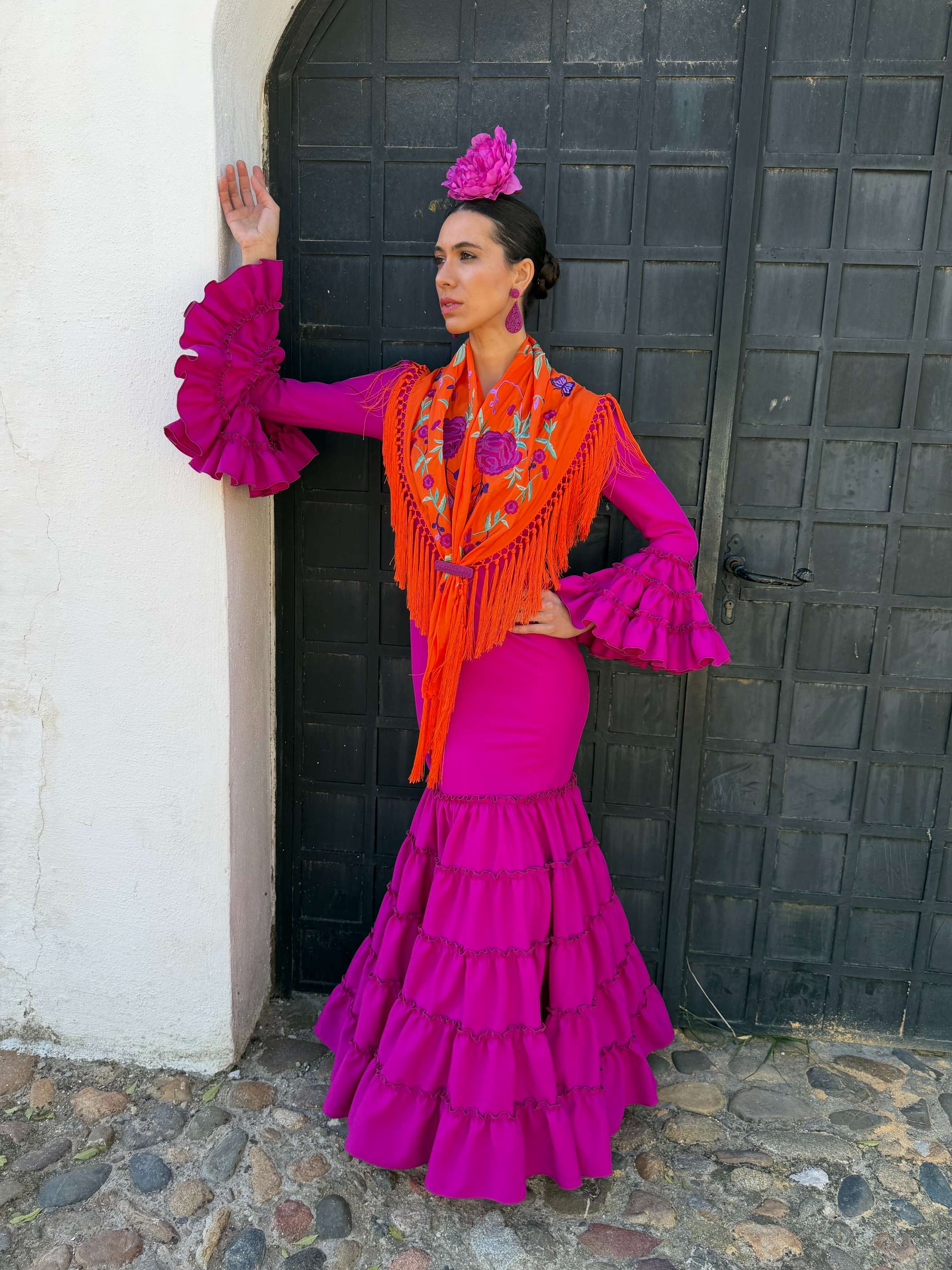 Traje de flamenca buganvilla canastero con repulgo oscuro