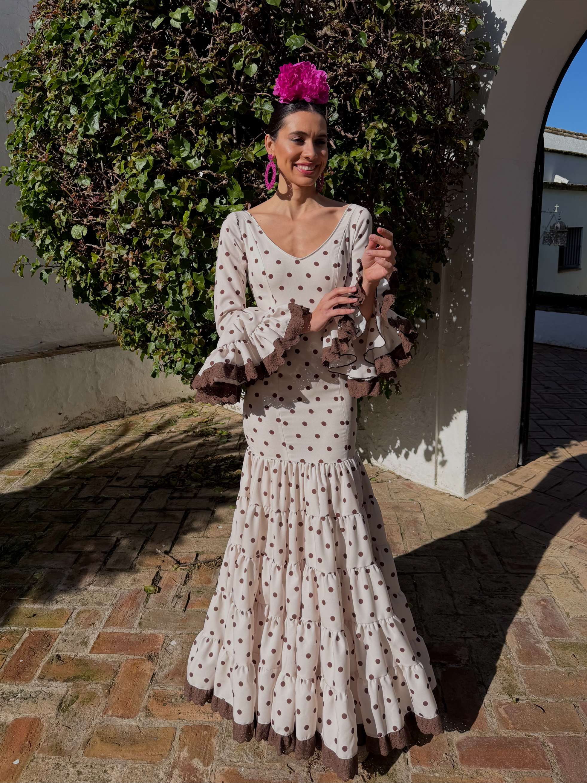 Traje de flamenca canastero beige y lunar chocolate