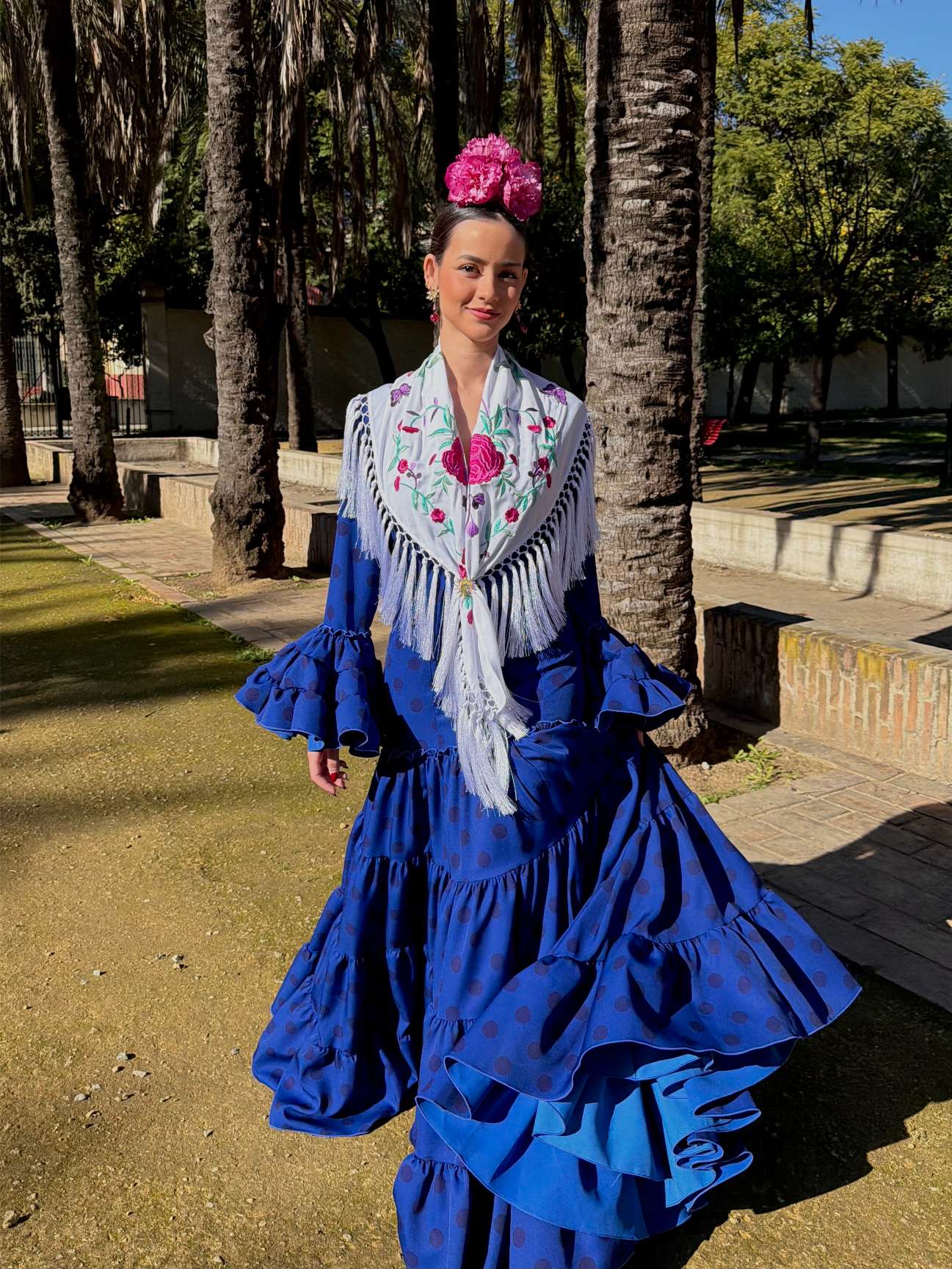 Traje flamenco azul eléctrico con lunares
