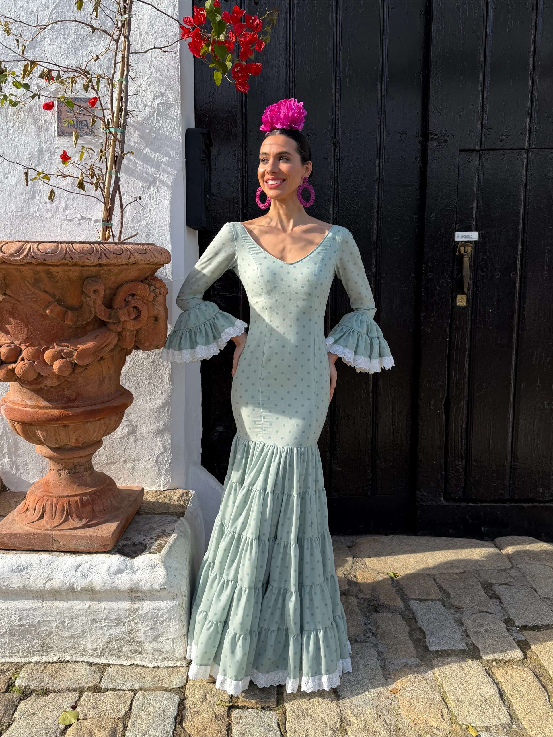 Traje de flamenca canastero verde jabonoso con tira bordada