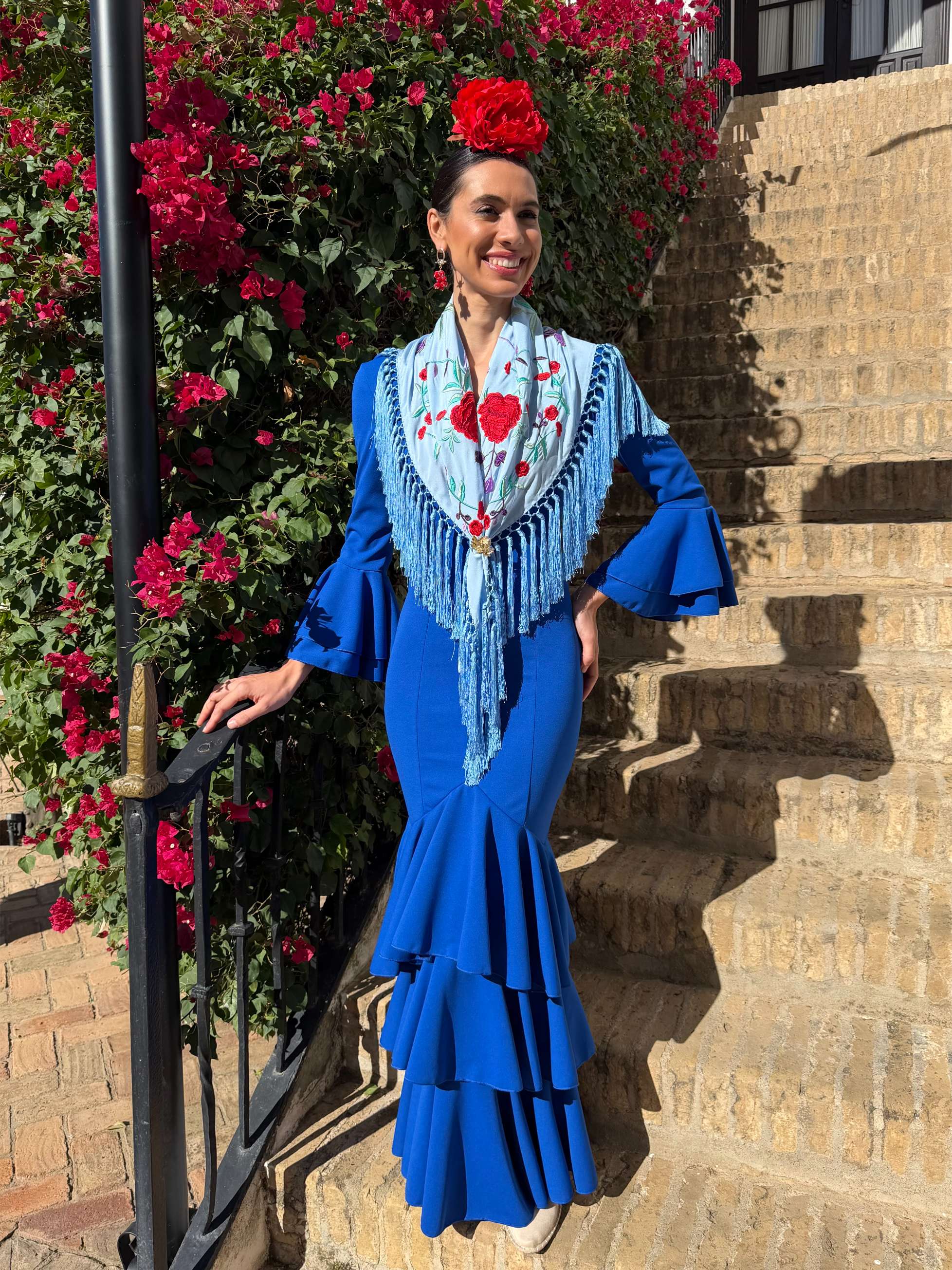 Traje de flamenca económico azul eléctrico 3 volantes