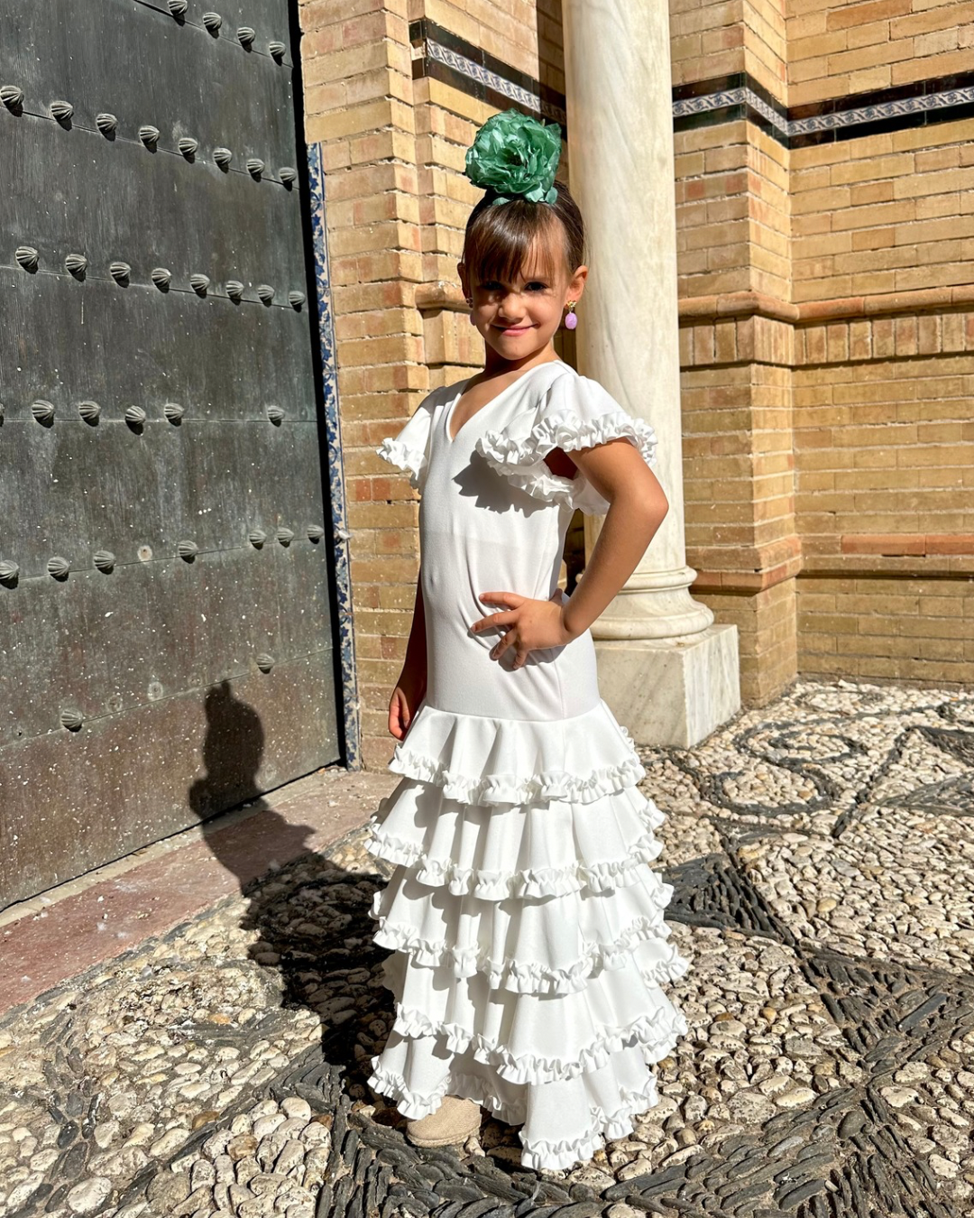 Traje tradicional de flamenca para niña de volantes blanco