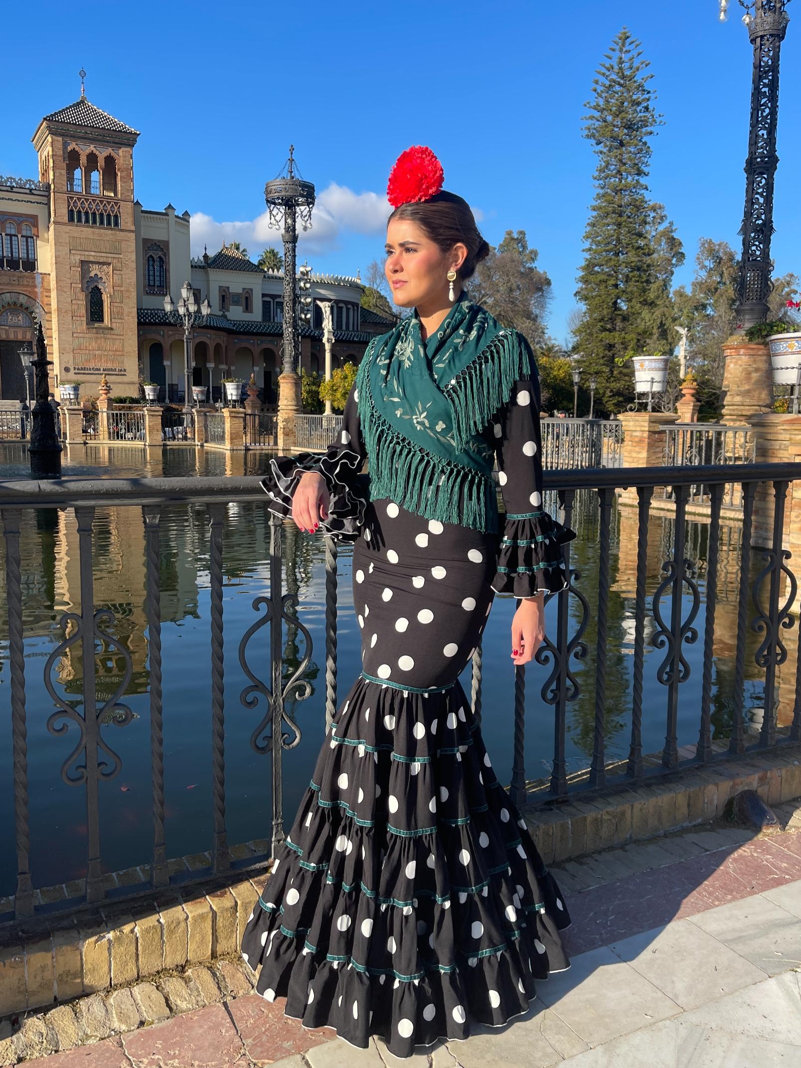 Traje Canastero de Flamenca Negro Lunar Blanco Adorno Terciopelo