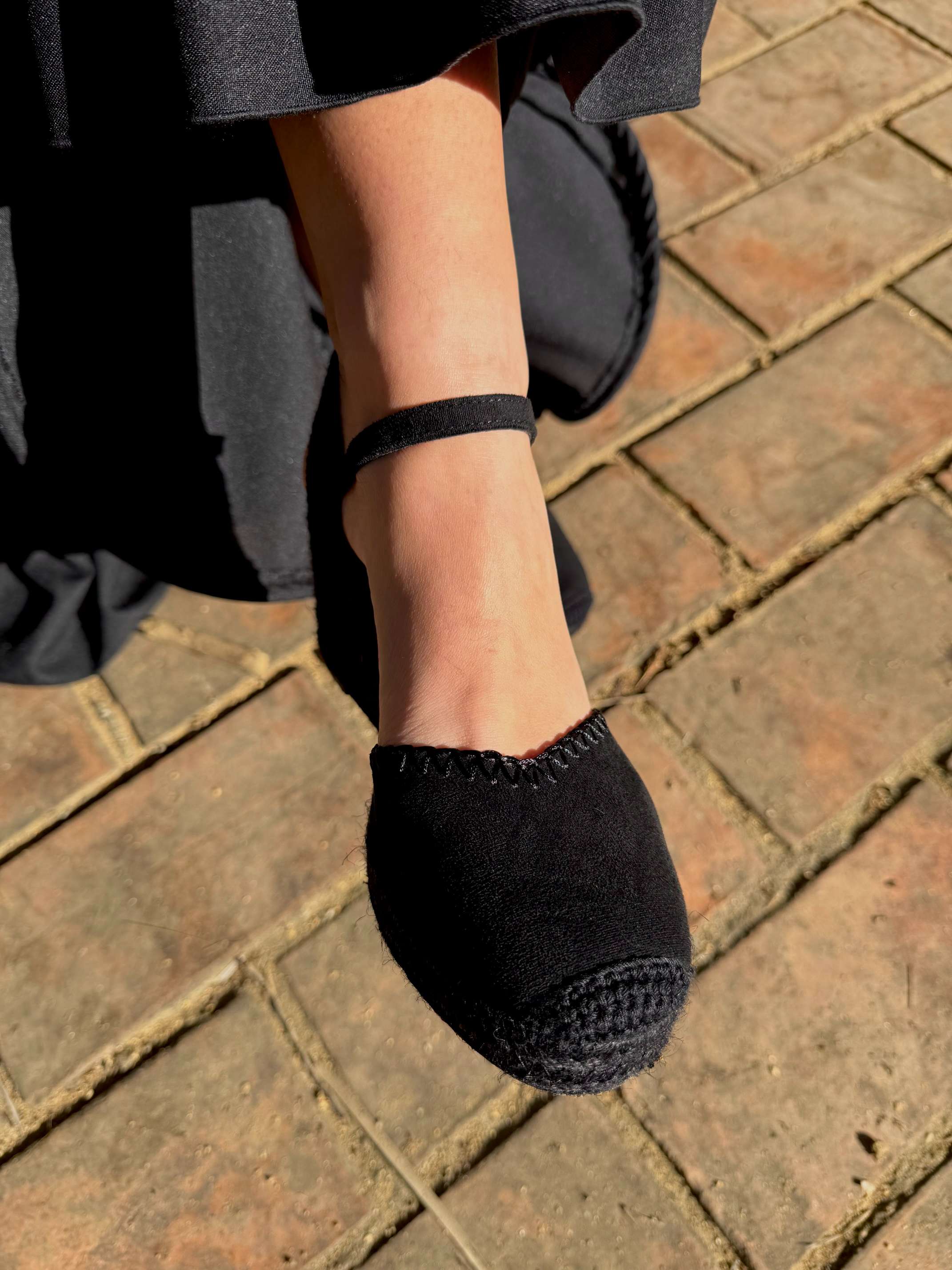 Zapato de flamenca alpargata cuña negro