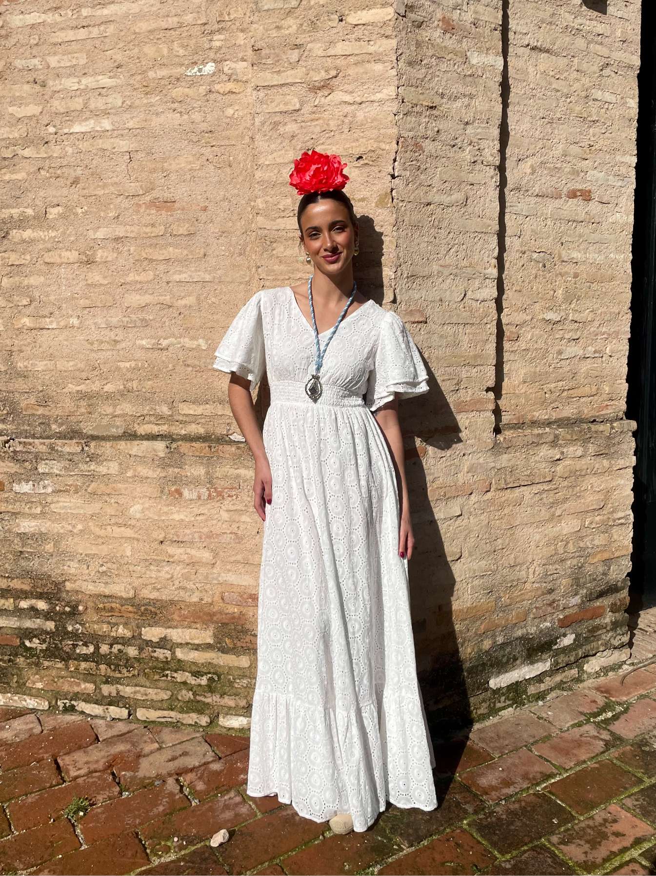Bata Perforada Blanca escote de pico