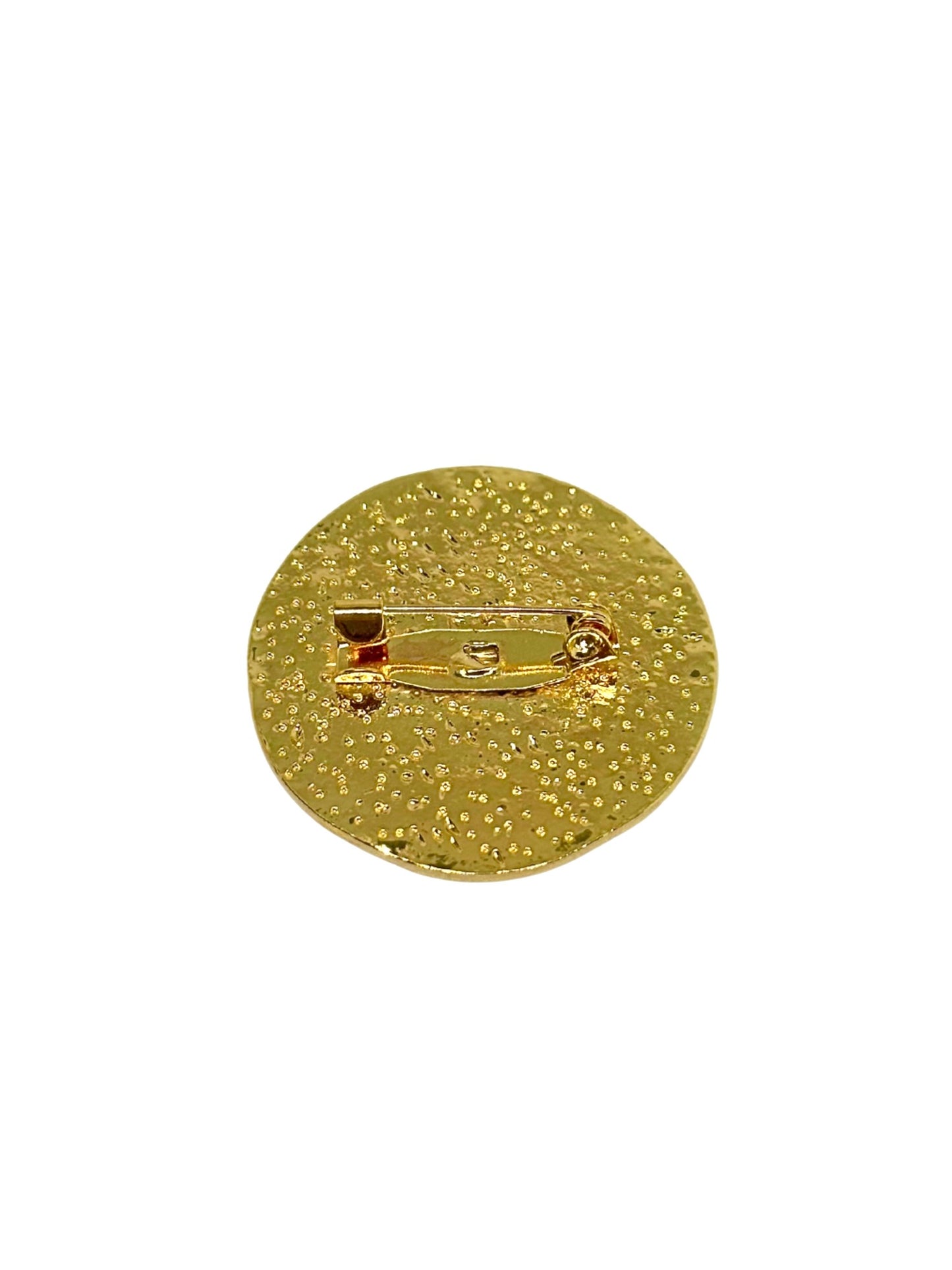 broche de moneda dorada de flamenca detalles