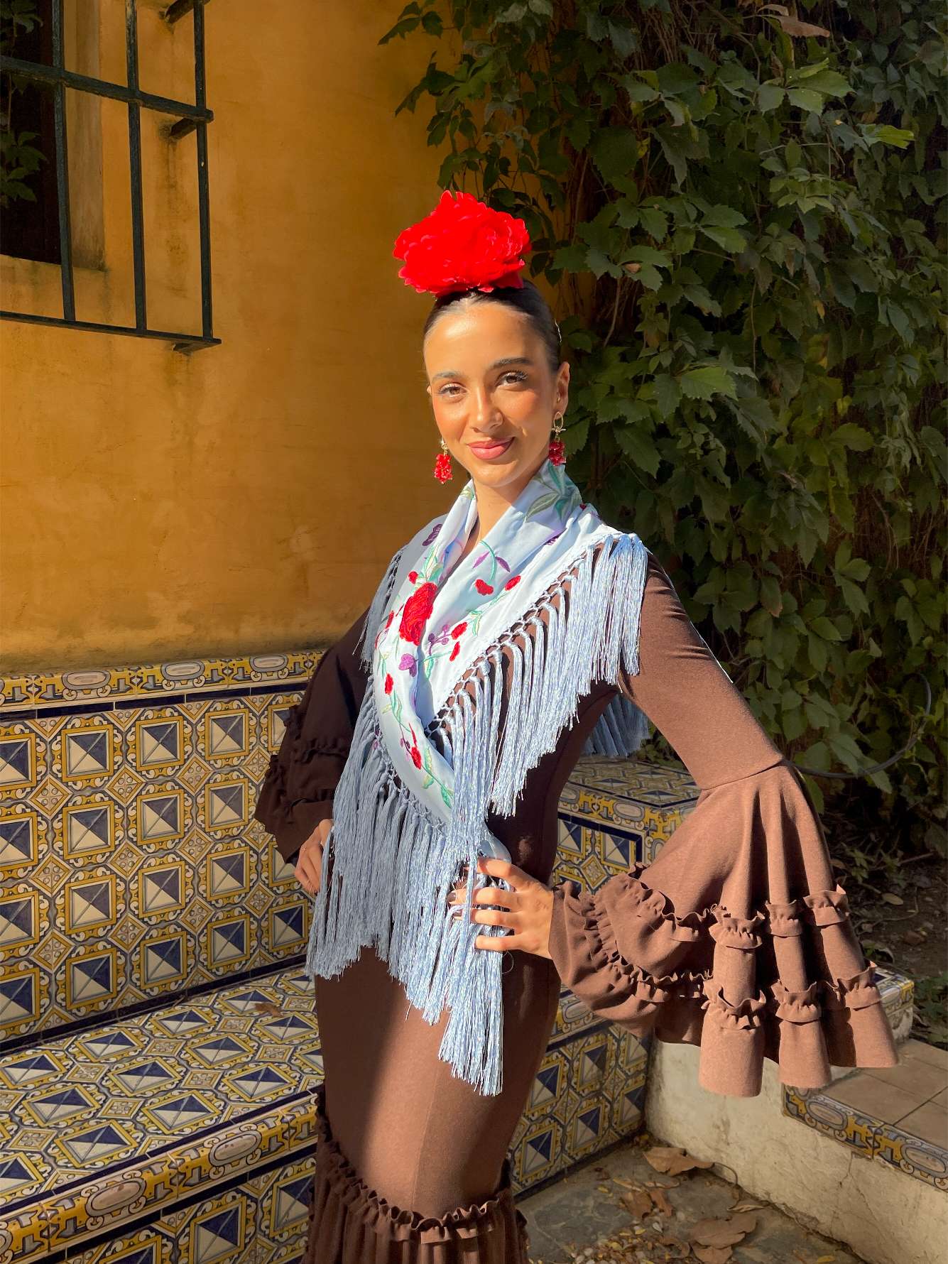 mantoncillo de flamenca bordado artesanal celeste