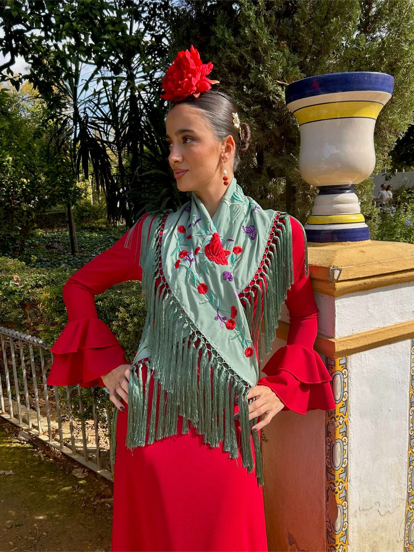 mantoncillo de flamenca bordado artesanal jabonoso