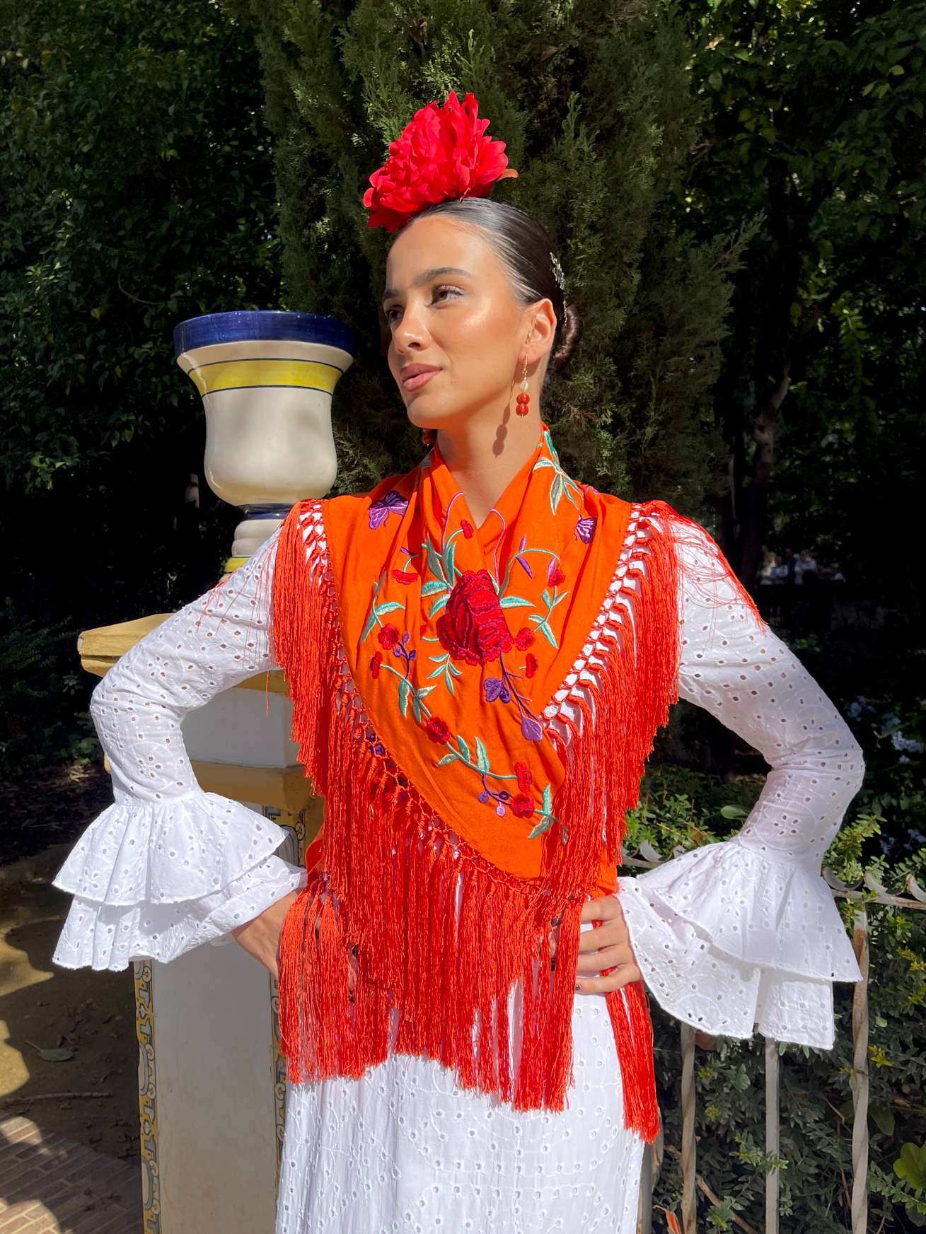 mantoncillo de flamenca naranja bordado artesanal