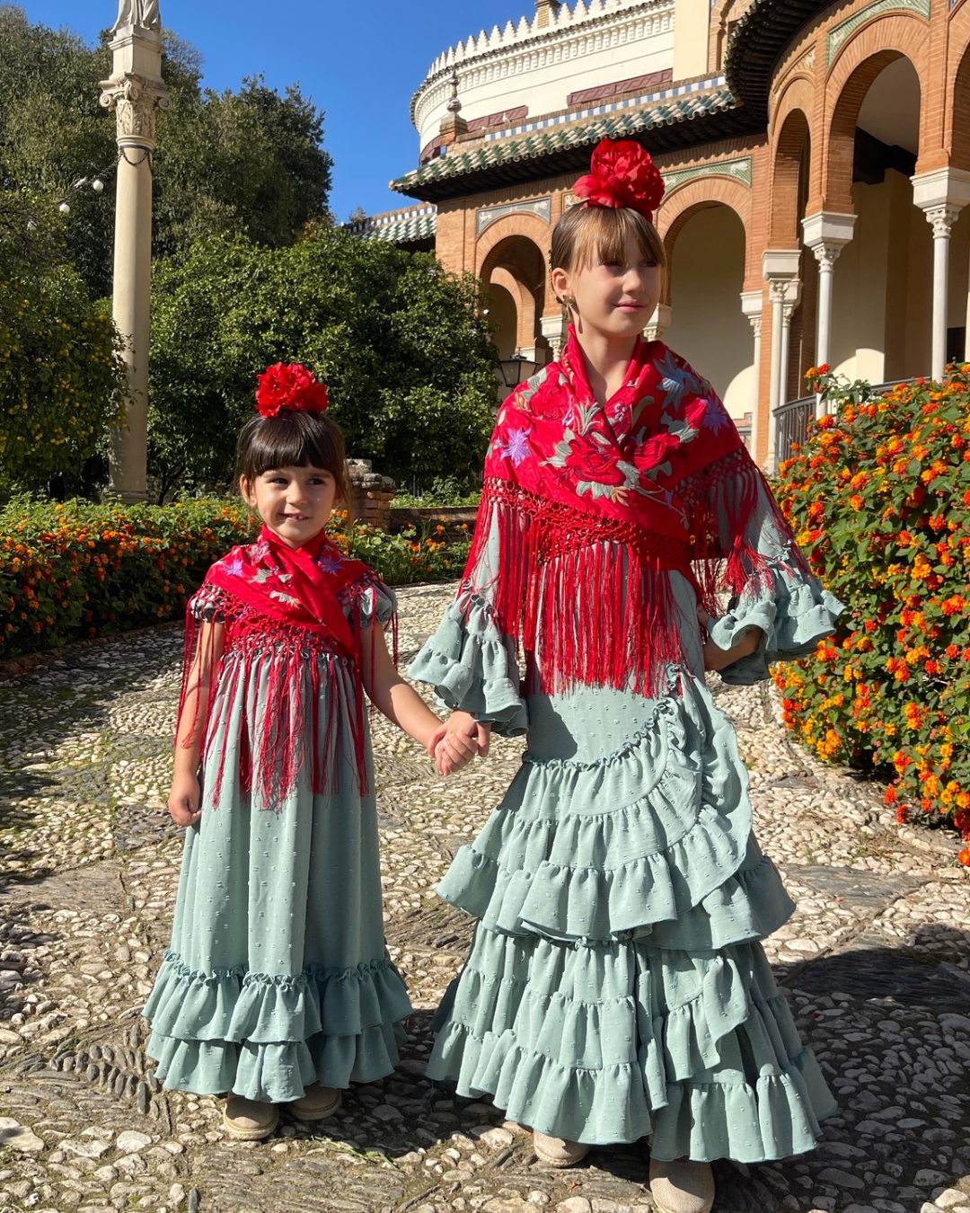 Bata de flamenca de plumeti de color rojo para niña