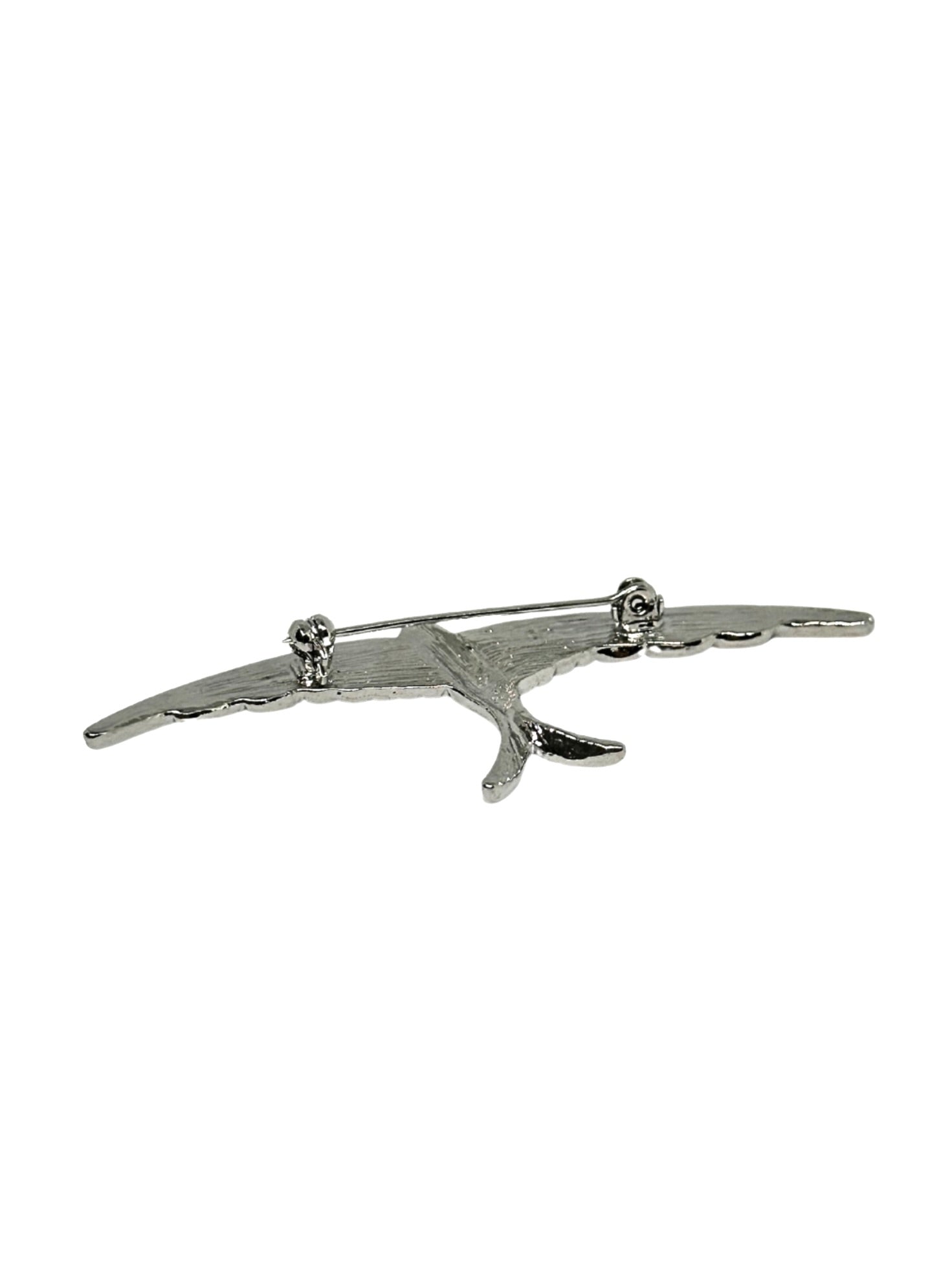 Broche golondrina plateada detalles